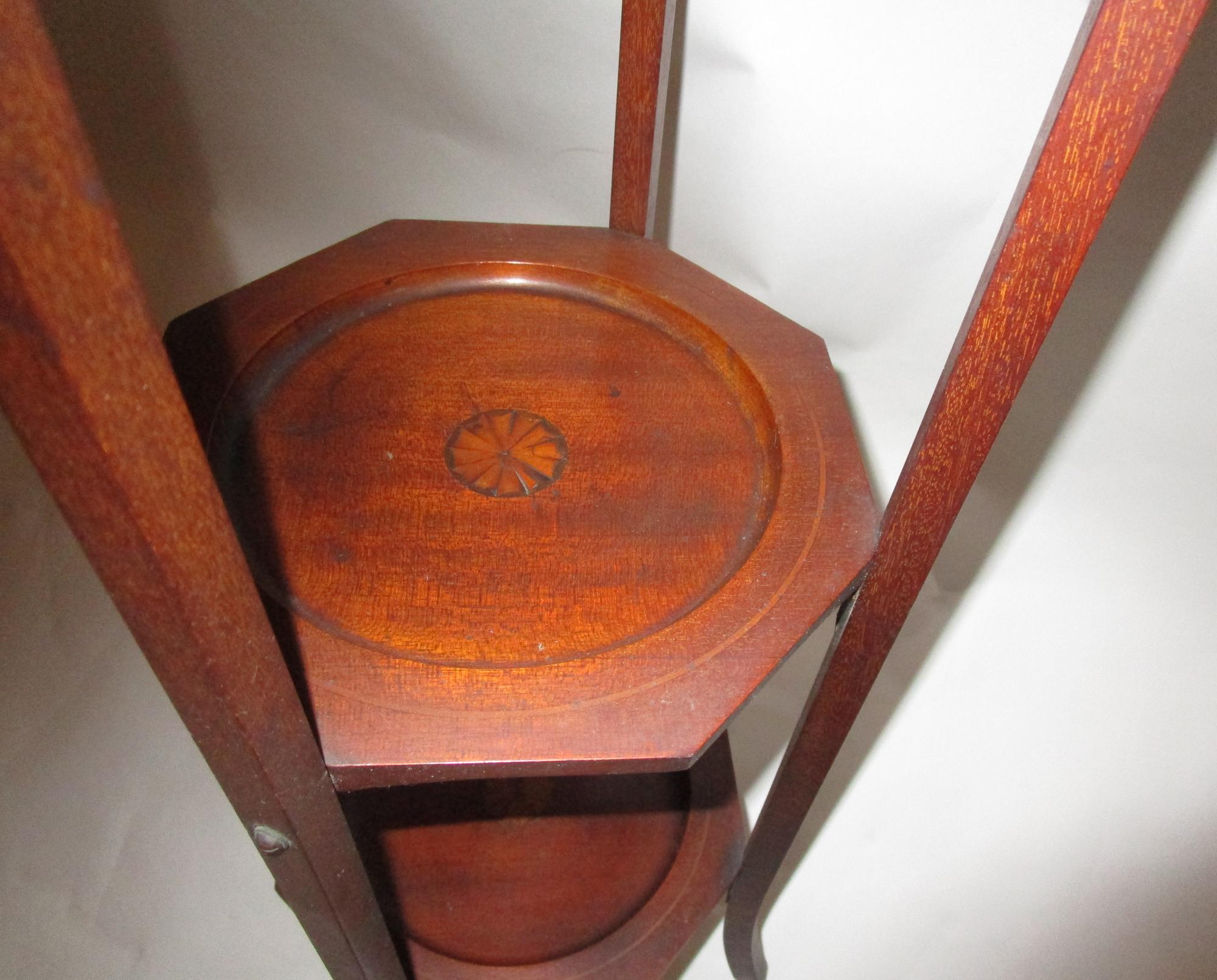 19th century Regency Mahogany Side Table or Muffin Stand (Intarsie)
