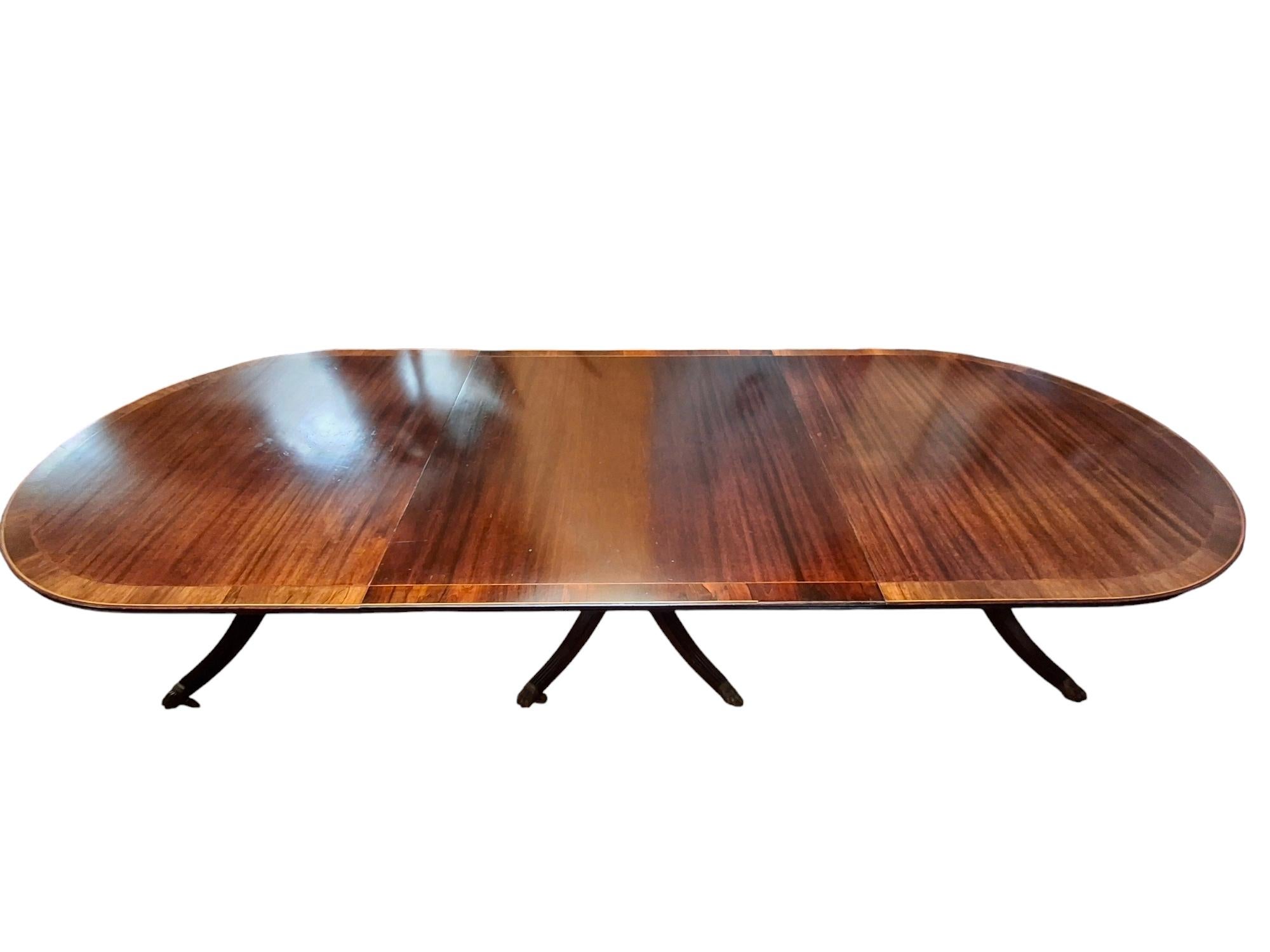 Table de banquet de style Régence du 19e siècle en acajou à trois Pedastals Bon état - En vente à San Francisco, CA