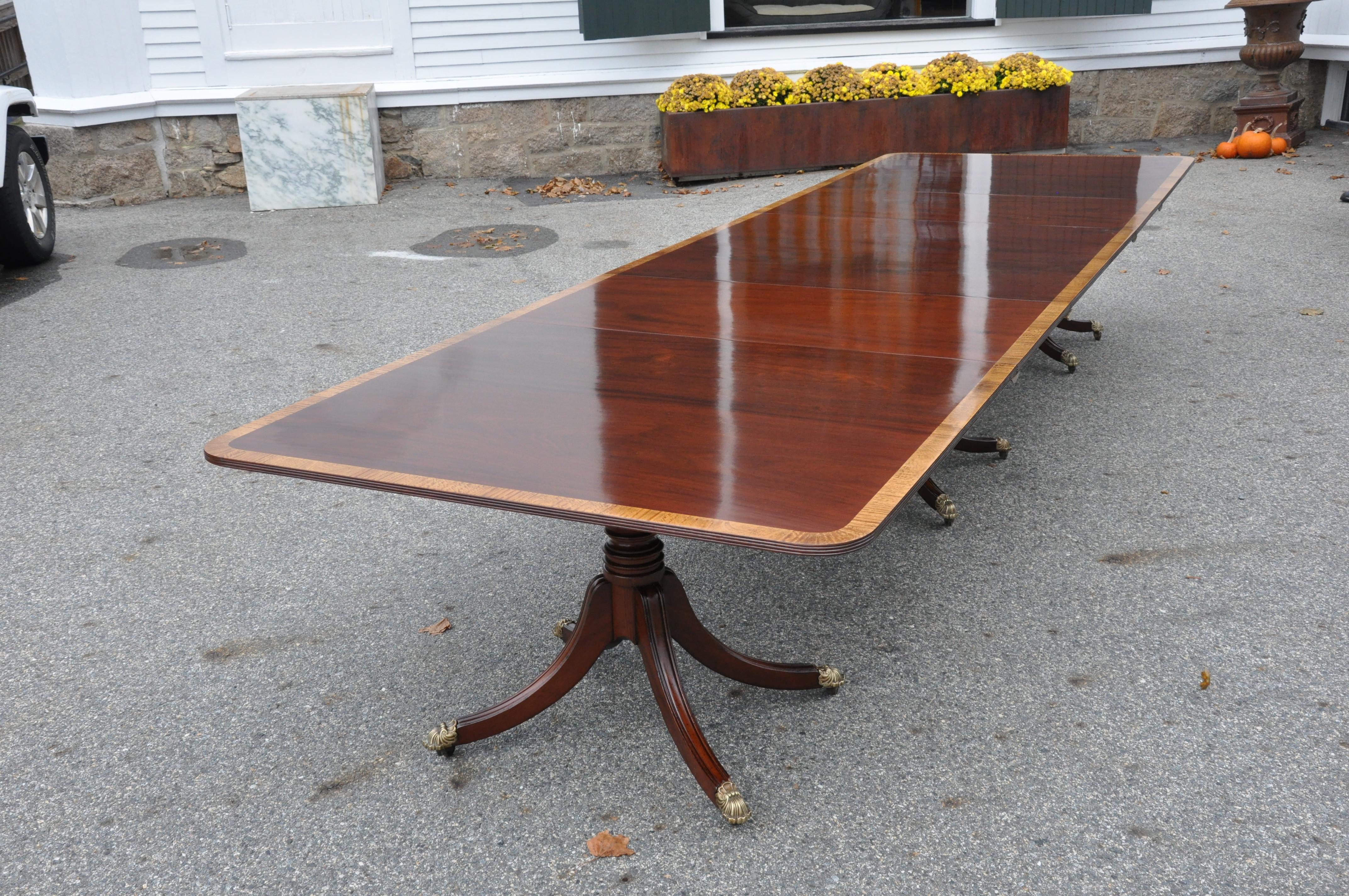 Early to mid-19th century solid mahogany dining table with satinwood banding. Three carved and baluster pedestals. Two additional and original leaves. Great wood figuring and now in French Polish. More than likely Cuban mahogany

Measure: 121