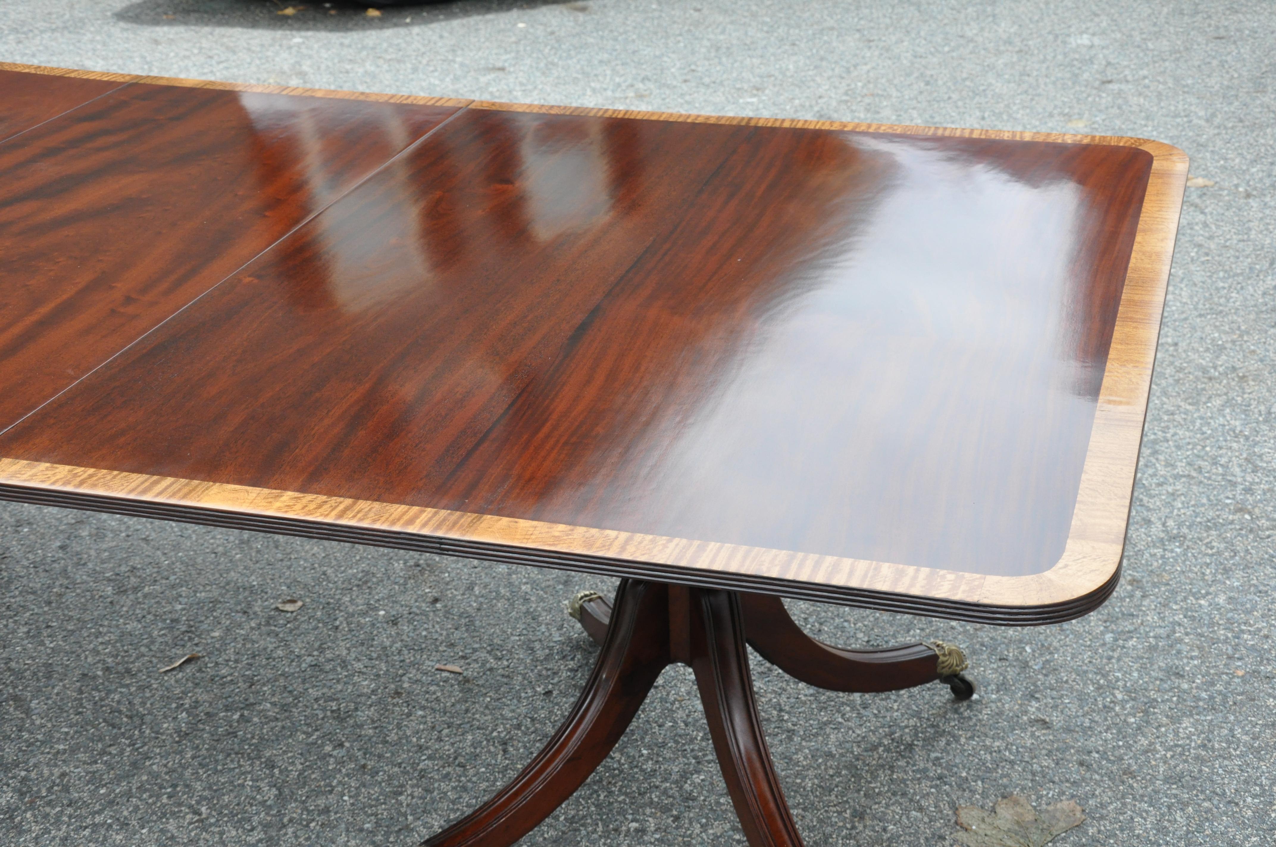 19th Century Regency Mahogany Triple Pedestal Dining Table with Satinwood Bandin 3