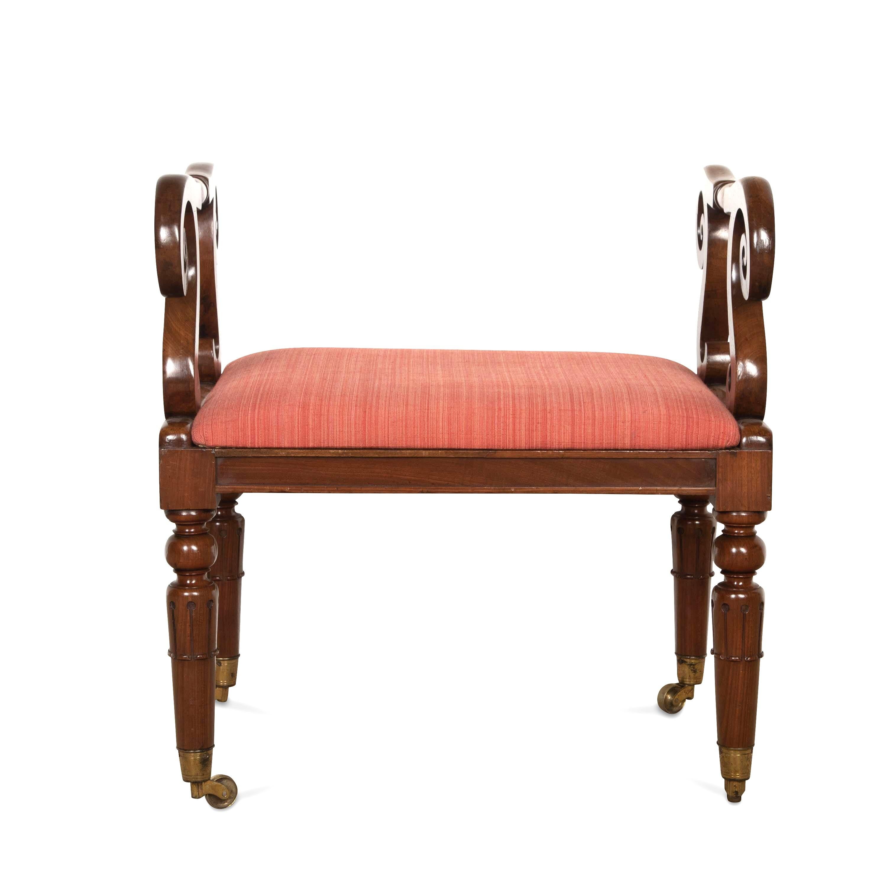 Anglais Siège/tabouret de fenêtre en acajou de style Régence du 19e siècle en vente