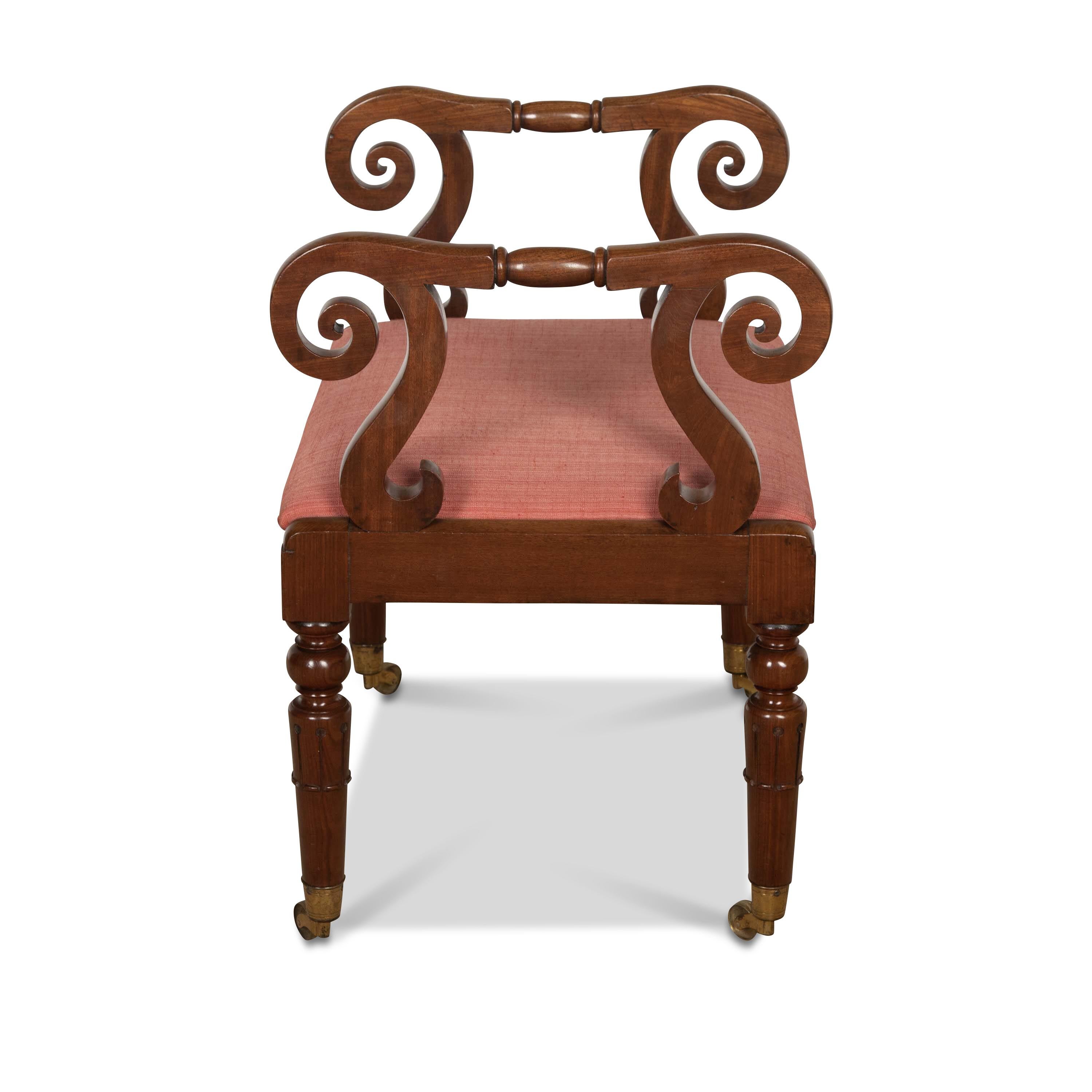 Laiton Siège/tabouret de fenêtre en acajou de style Régence du 19e siècle en vente
