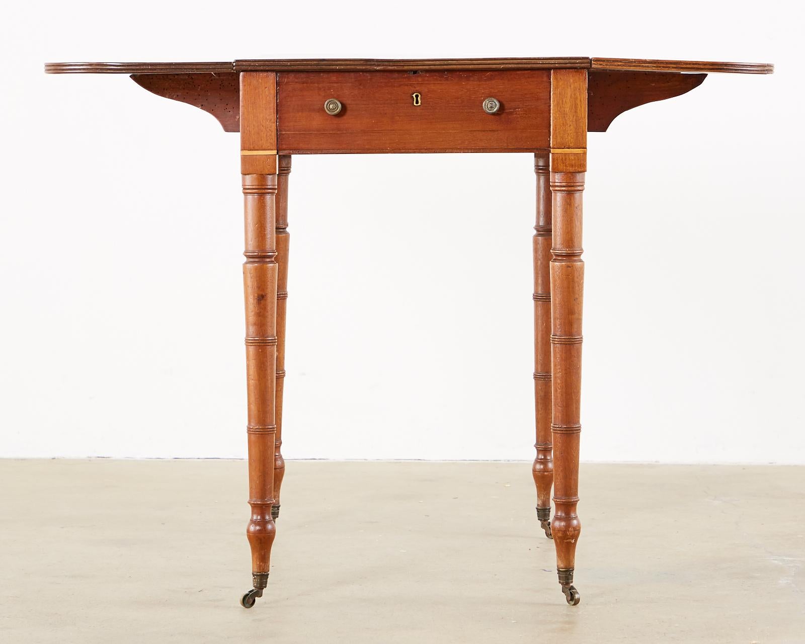19. Jahrhundert Regency Pembroke Drop-Leaf Tisch im Angebot 8