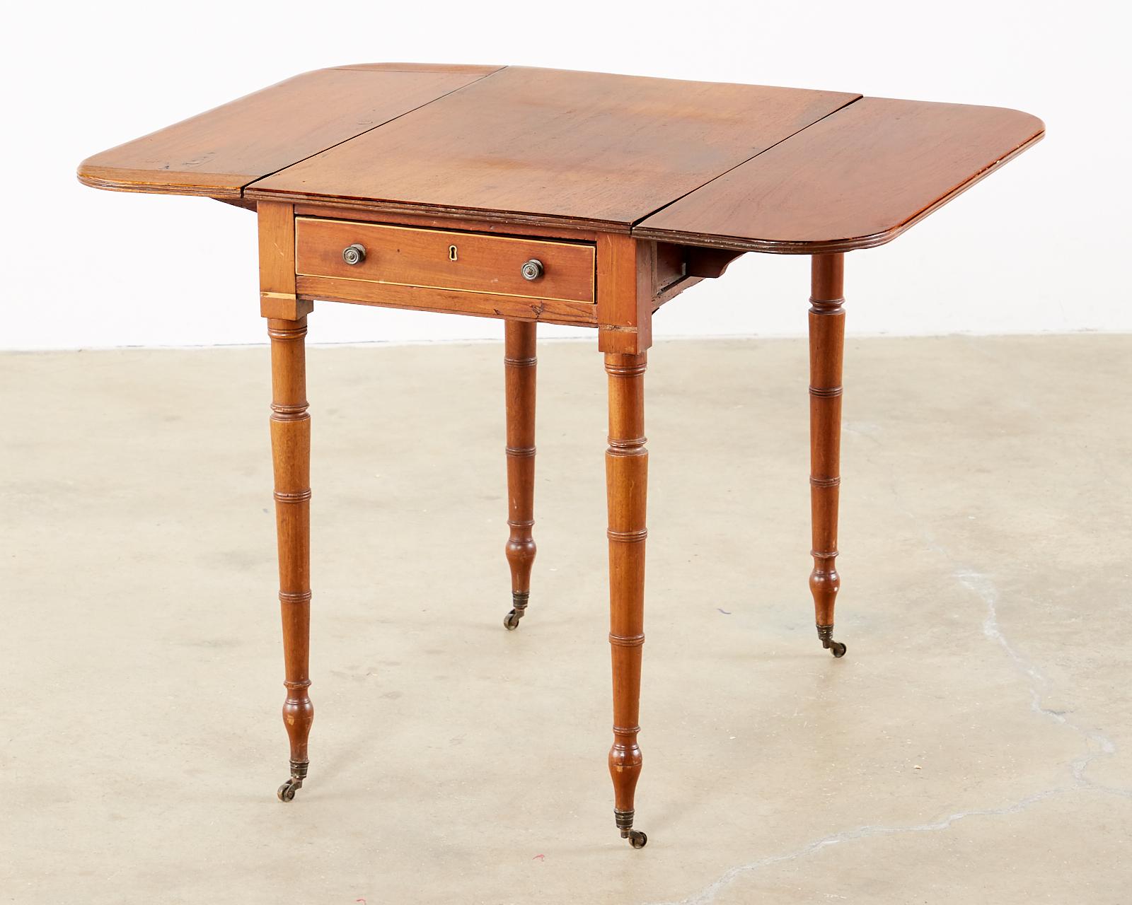 19. Jahrhundert Regency Pembroke Drop-Leaf Tisch (Englisch) im Angebot
