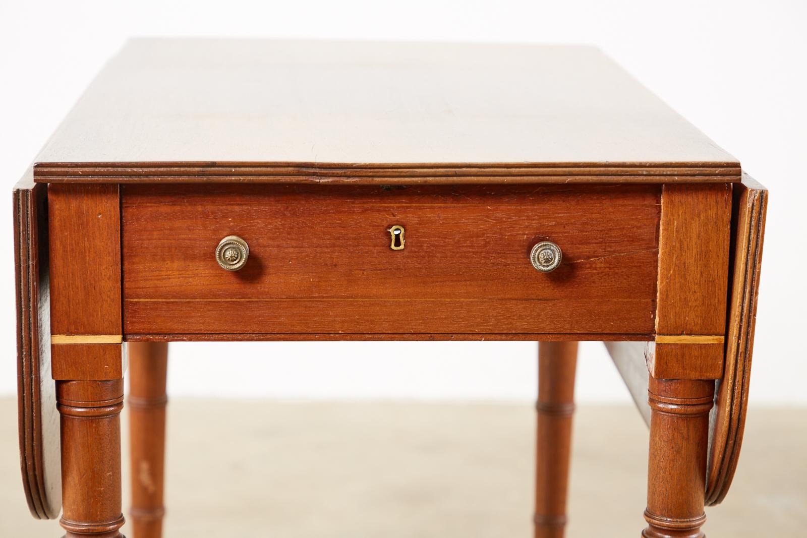 Hand-Crafted 19th Century Regency Pembroke Drop-Leaf Table For Sale