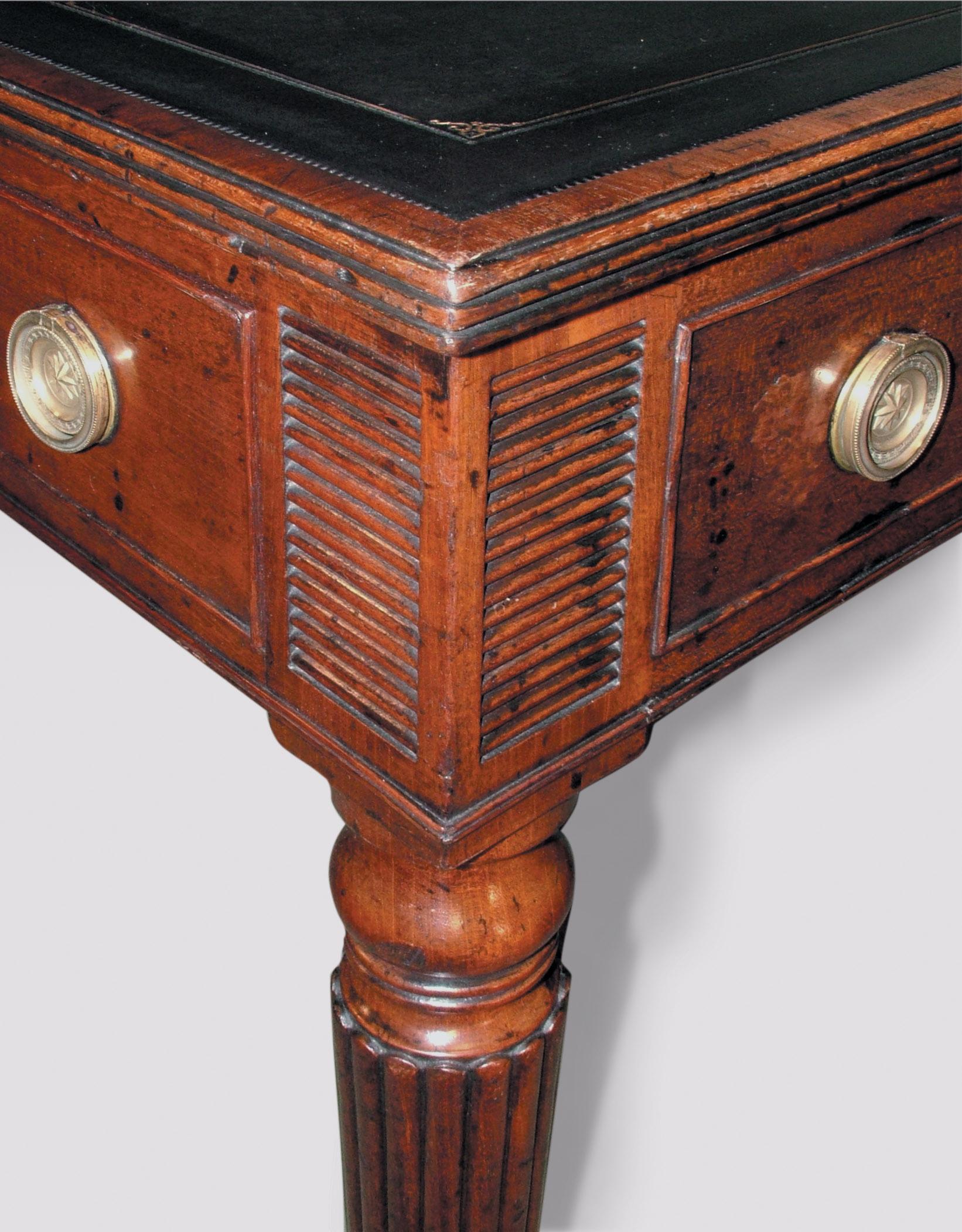 Britannique Table à écrire Gillows en acajou de la période Régence du 19ème siècle en vente