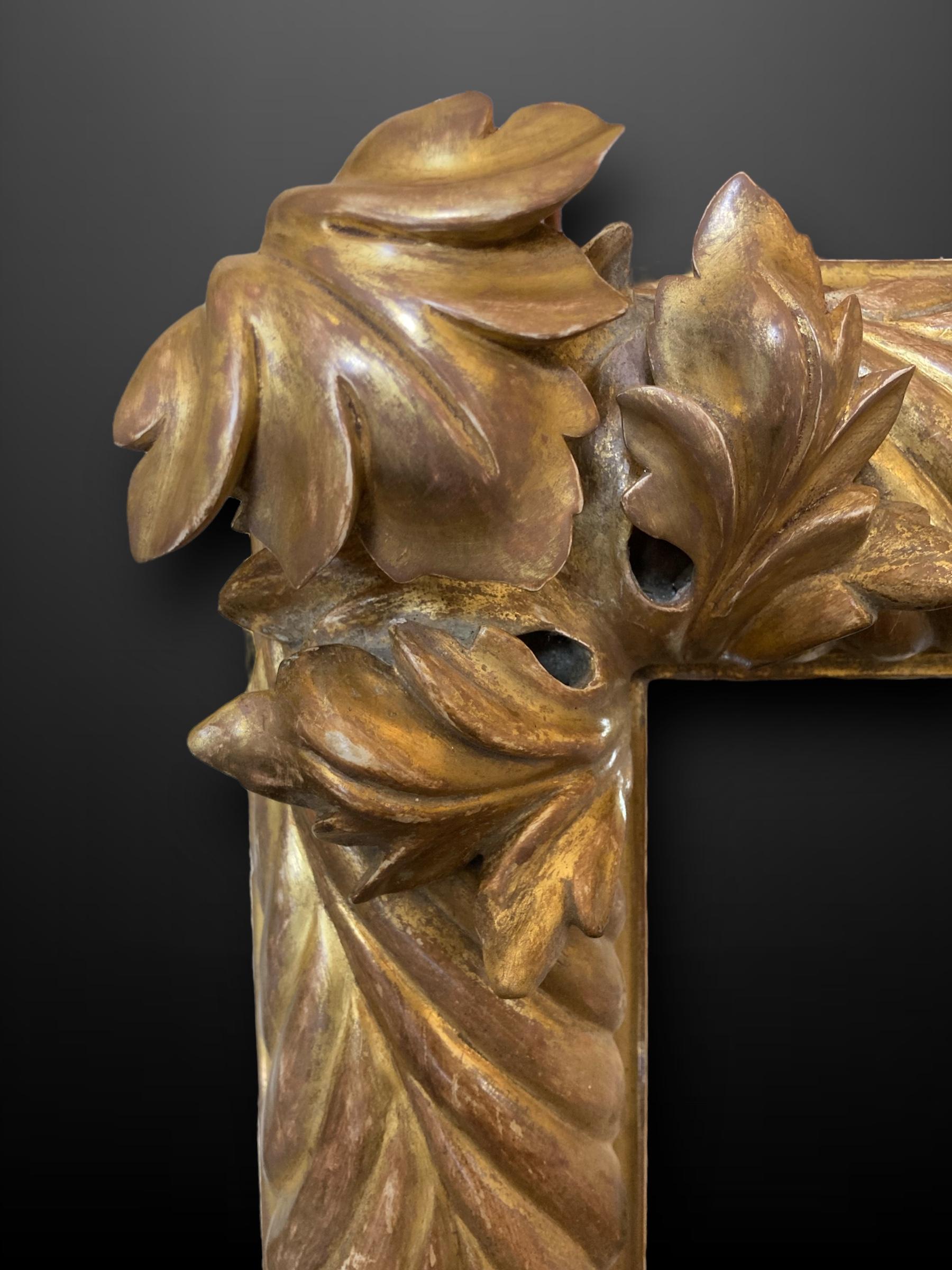Sculpté à la main Miroir à trumeau en bois doré de la période Régence du 19e siècle en vente