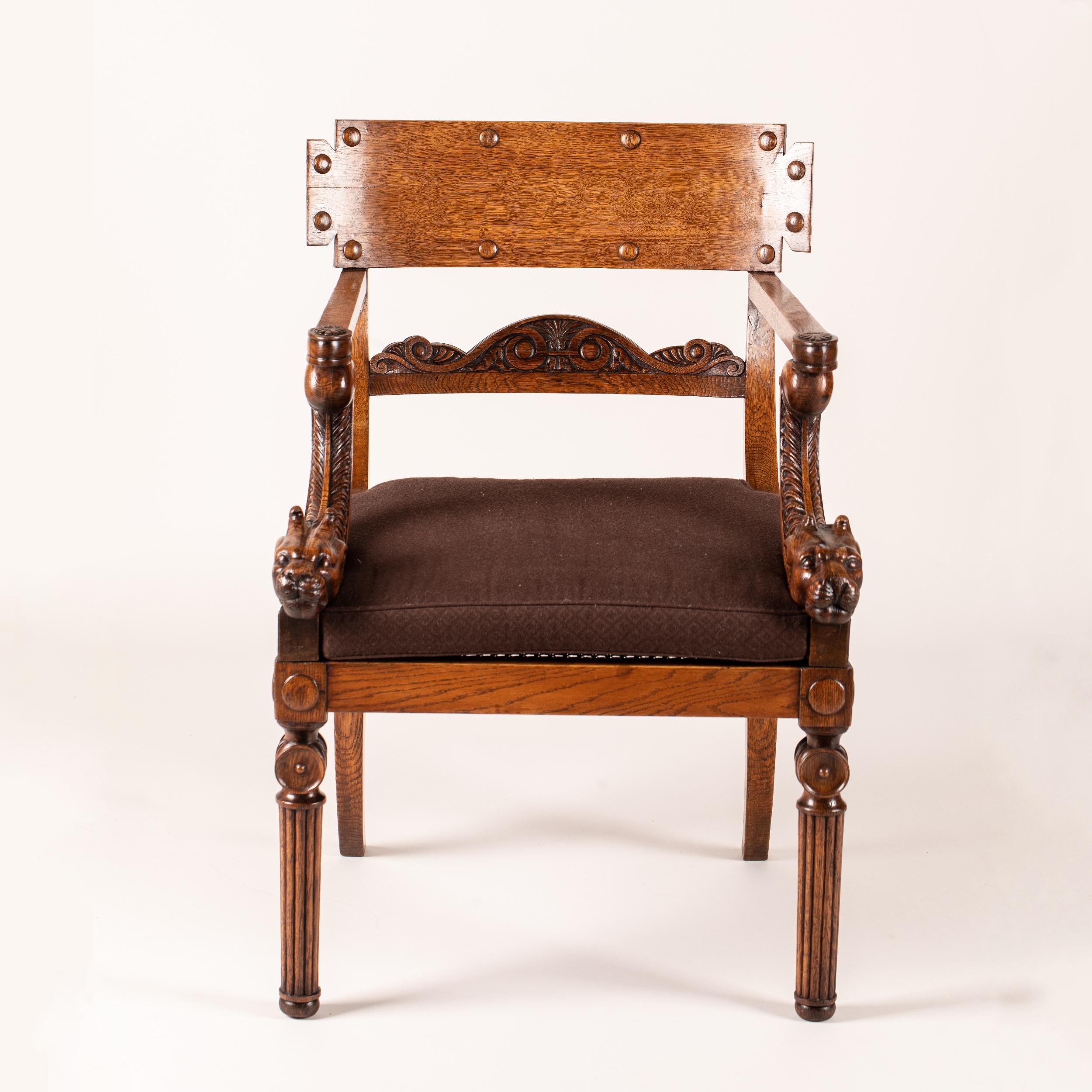 19th Century Regency Period Klismos Armchair with Leopard Head Carved Armrests For Sale 4