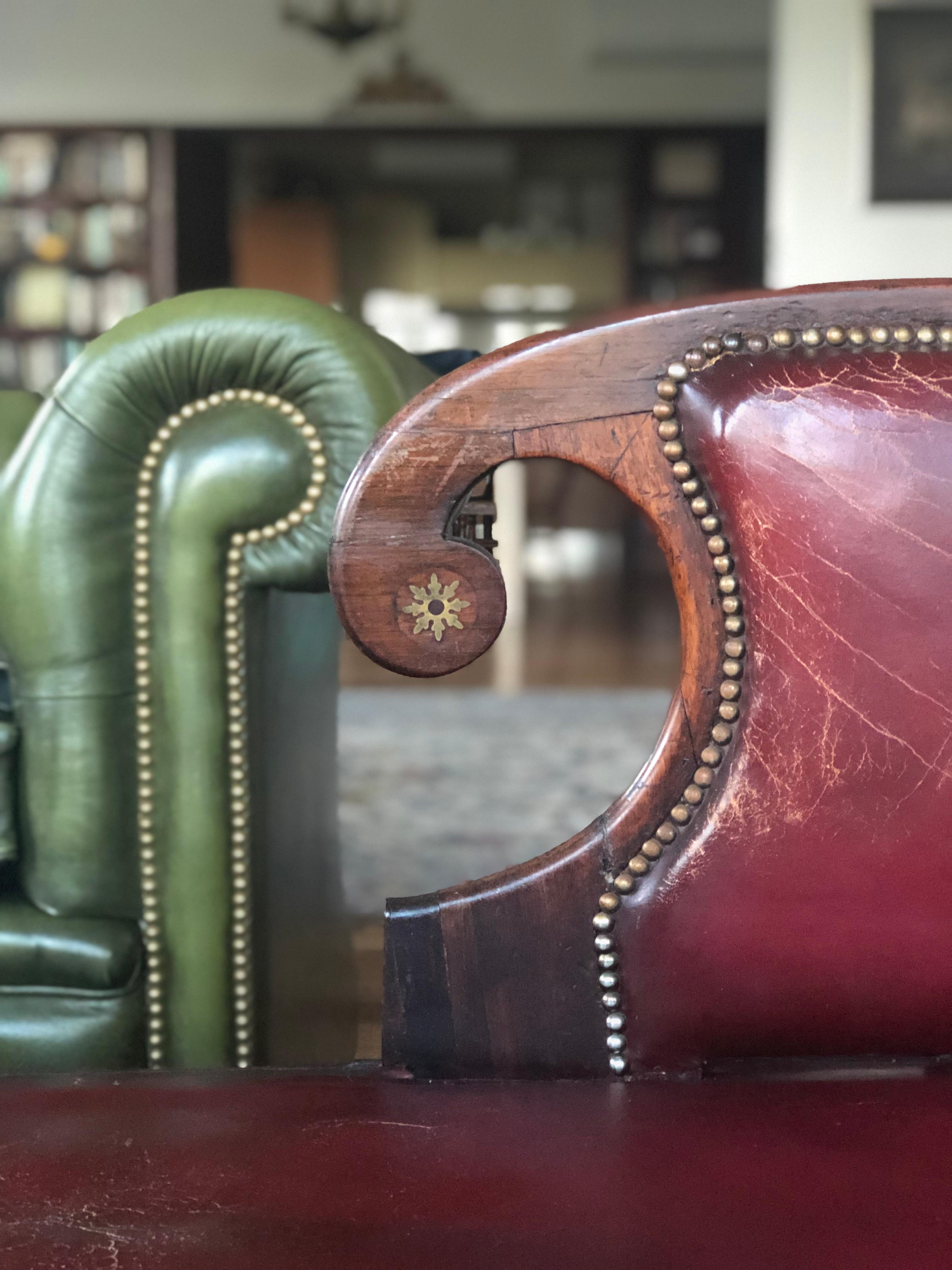 Letto da giorno Regency del XIX secolo in palissandro e intarsio di ottone a volute in vendita 4