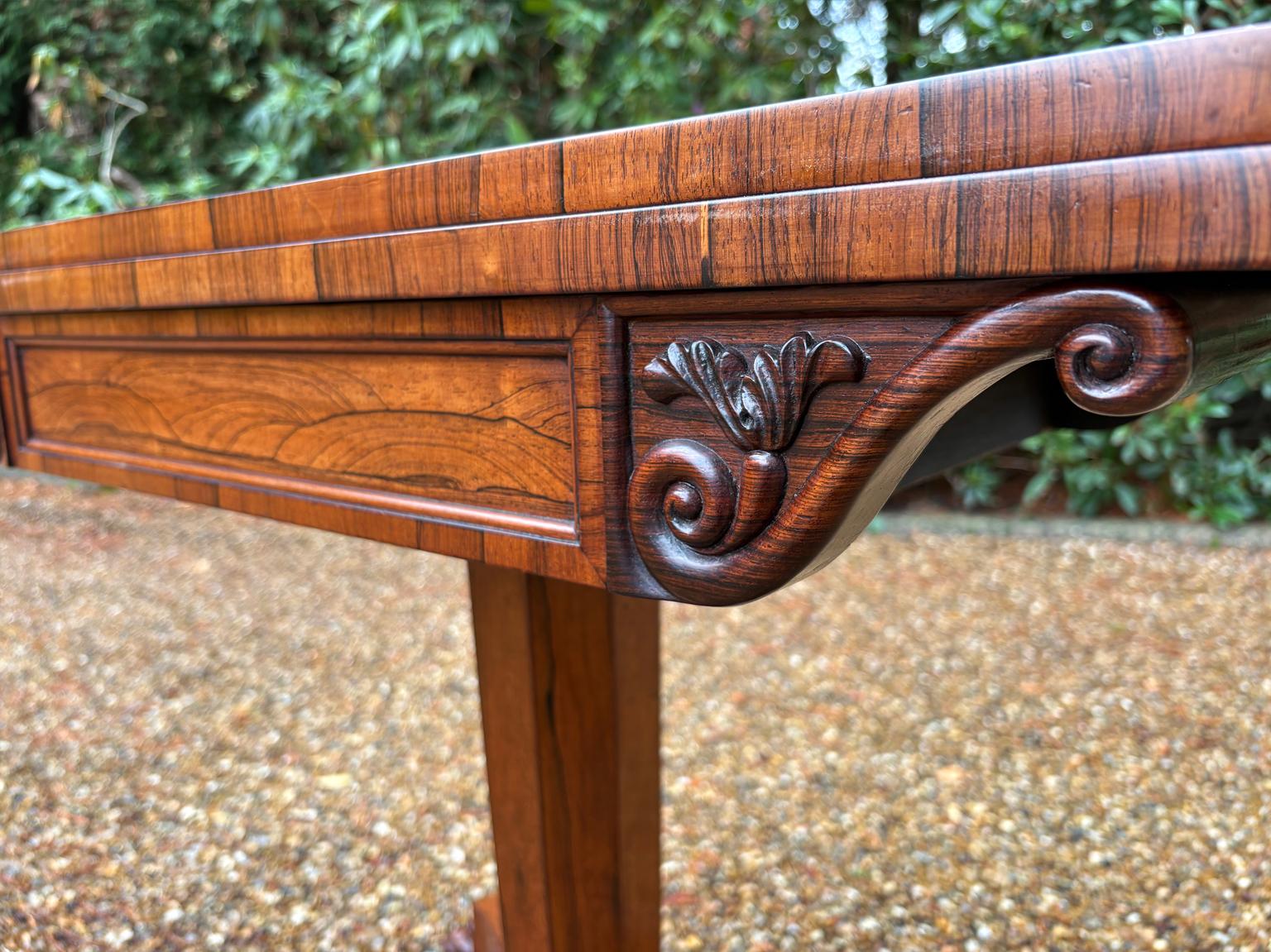 Table à cartes en bois de rose de style Régence du 19e siècle en vente 2