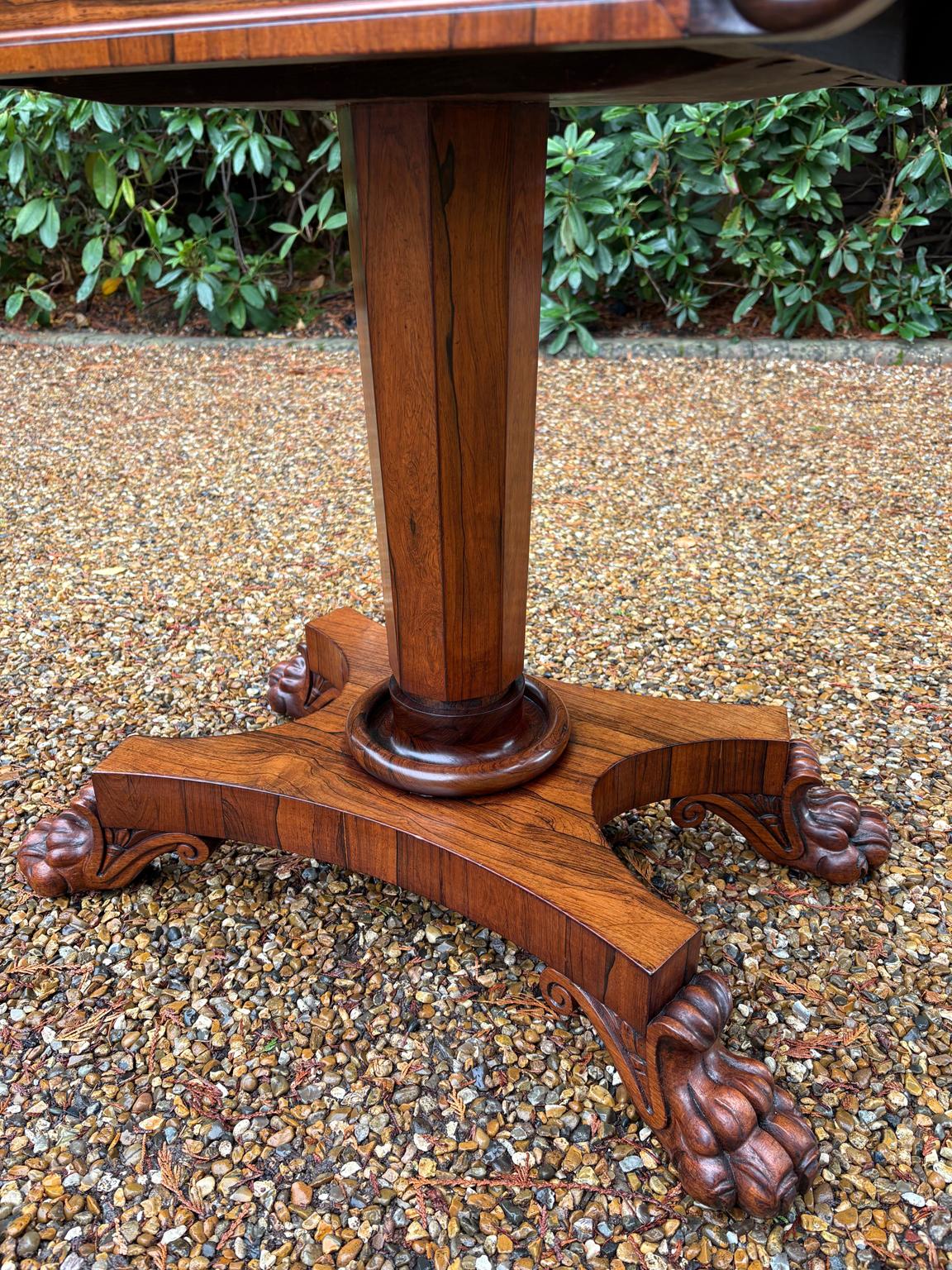 Table à cartes en bois de rose de style Régence du 19e siècle en vente 3