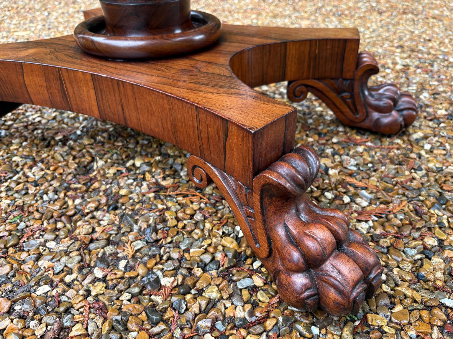 Table à cartes en bois de rose de style Régence du 19e siècle en vente 5