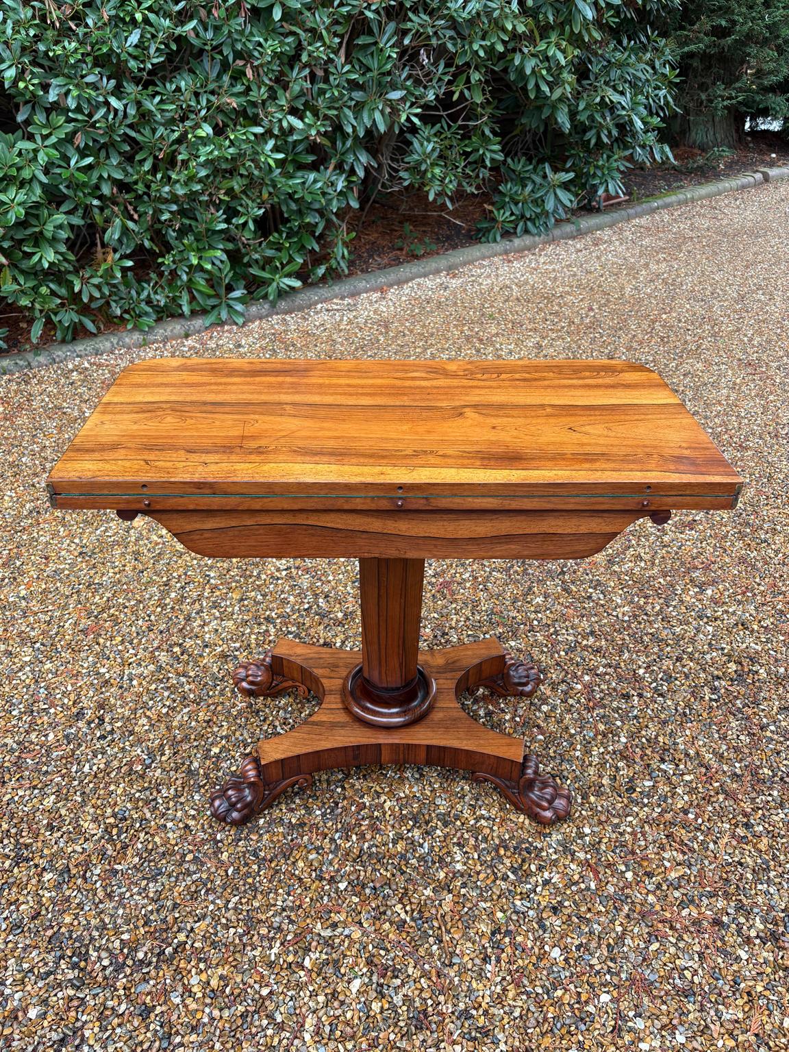 Table à cartes en bois de rose de style Régence du 19e siècle en vente 6