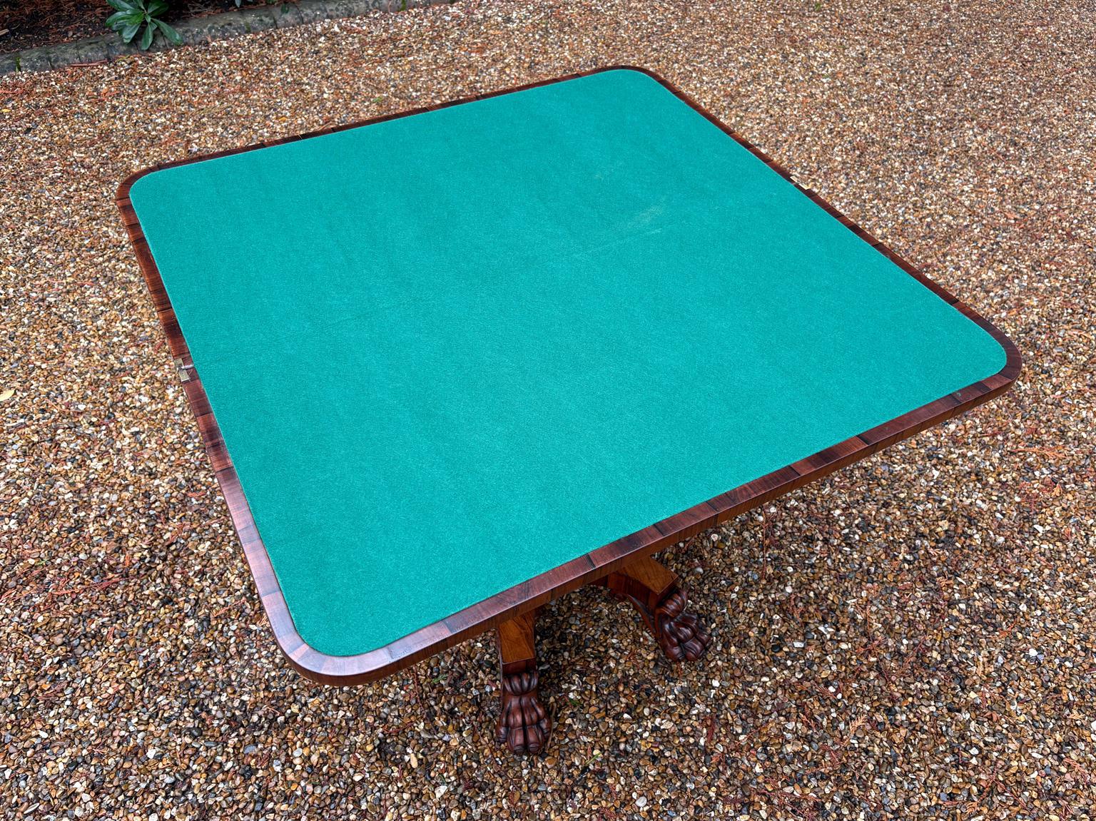 Bois de rose Table à cartes en bois de rose de style Régence du 19e siècle en vente