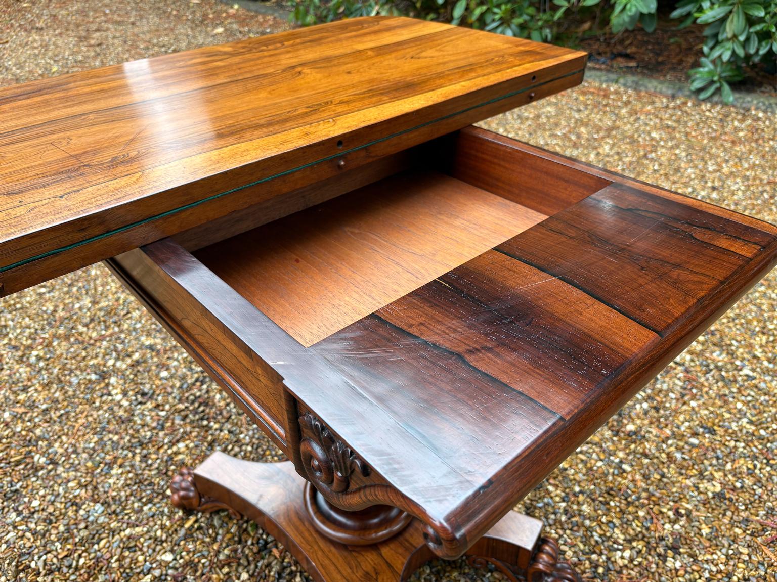 Table à cartes en bois de rose de style Régence du 19e siècle en vente 1