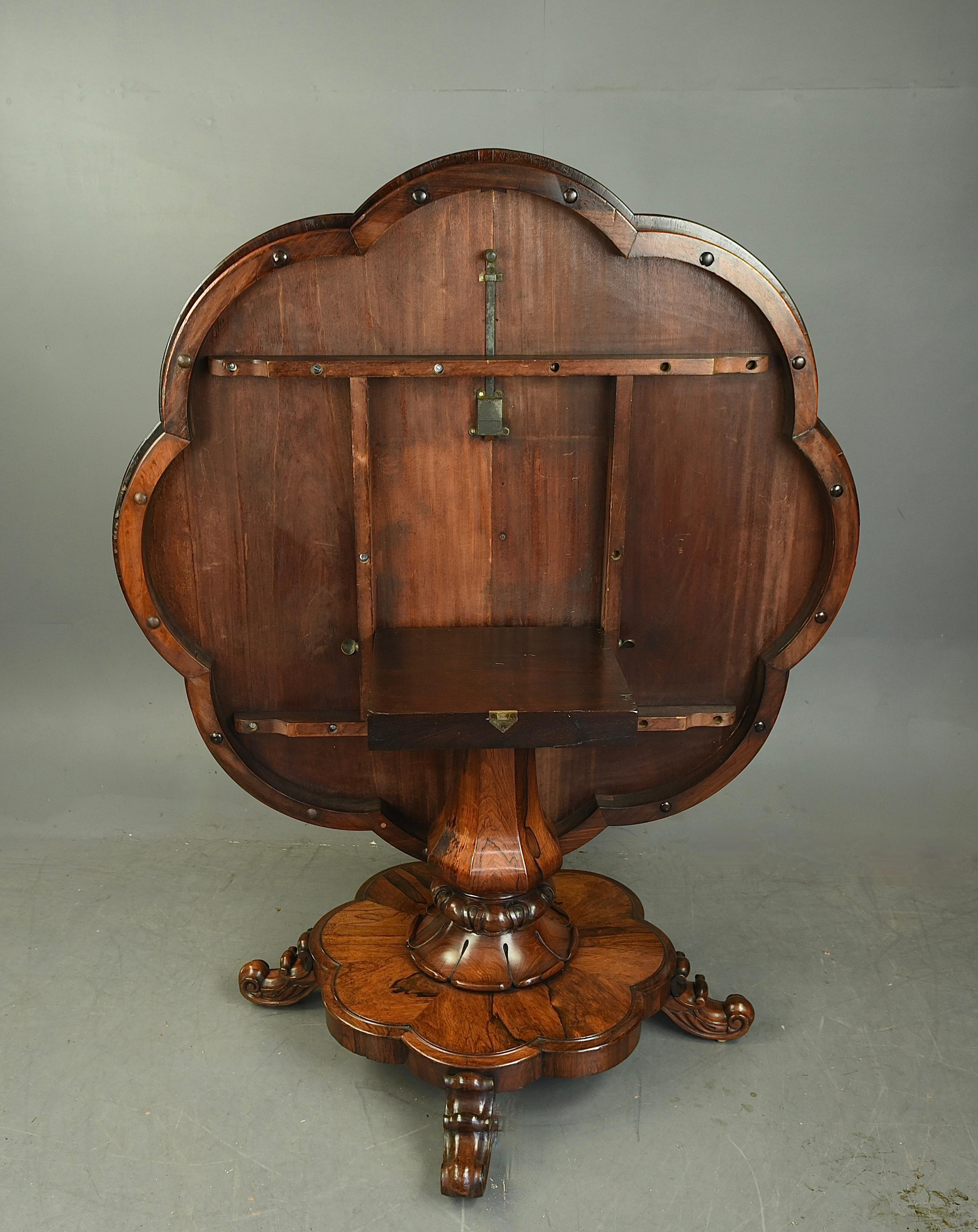 Regency-Mitteltisch aus Rosenholz aus dem 19. Jahrhundert  im Angebot 4