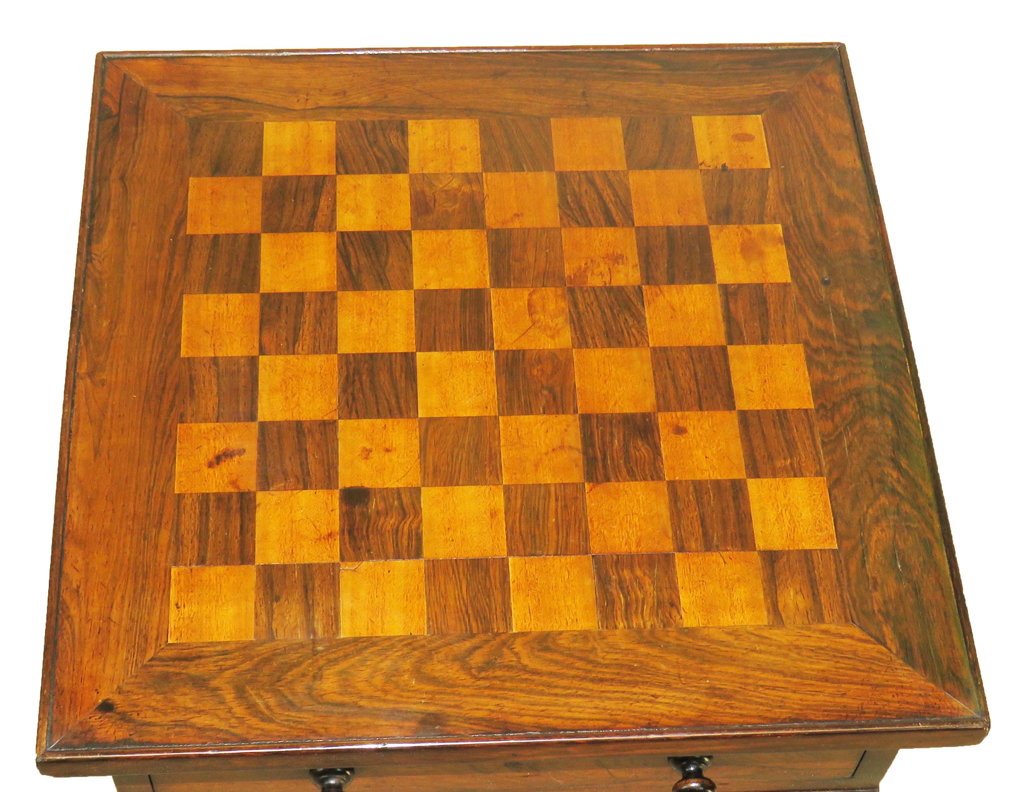A good quality 19th century late regency
period rosewood oblong lamp table, or
games table, having chess board inlaid to
well figured top over one frieze drawer
with elegant turned knobs raised on
faceted tapering column terminating on
quad