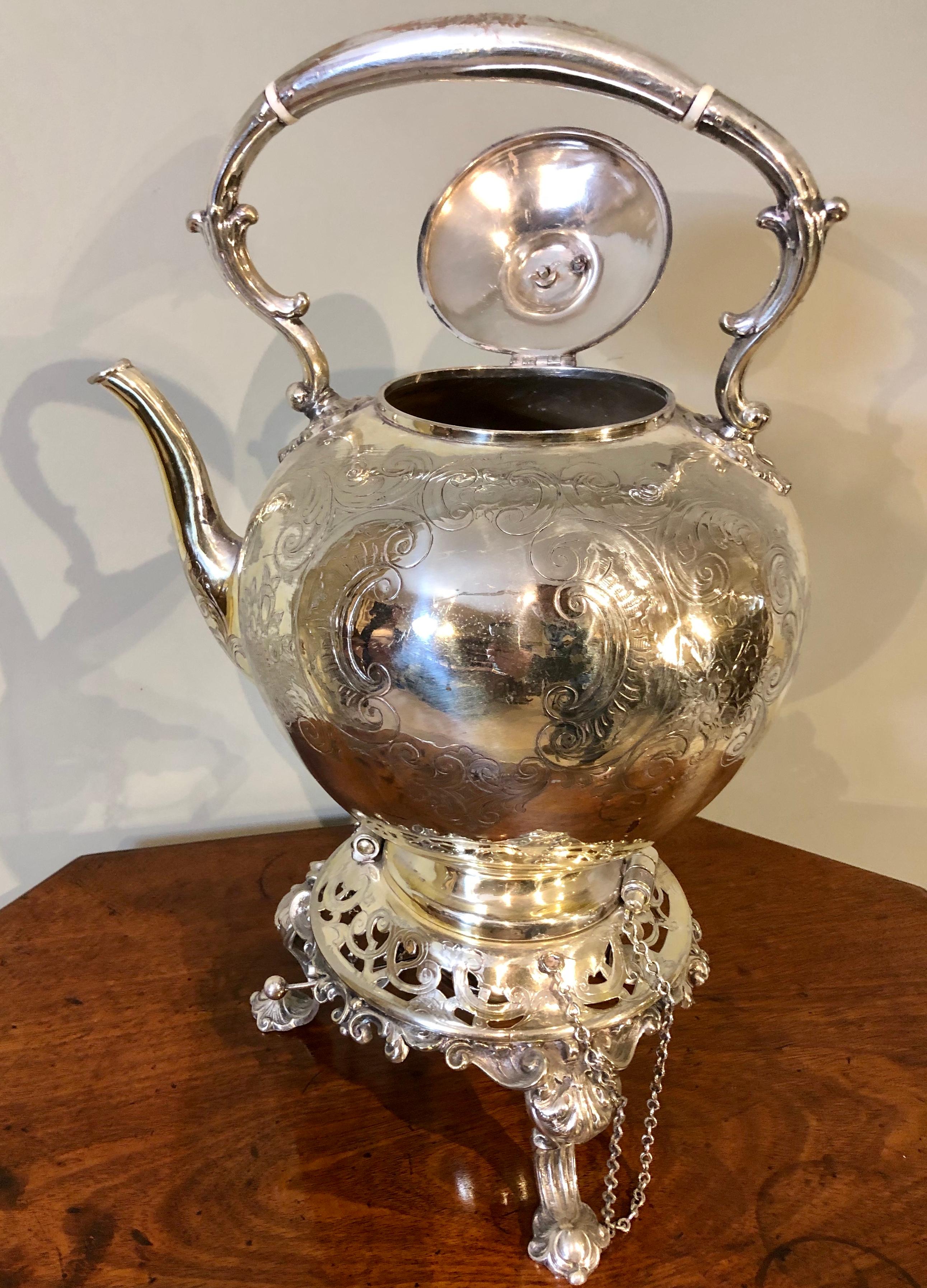 19th Century Regency Silver Tilting Teapot with Burner In Good Condition In Bournemouth, GB