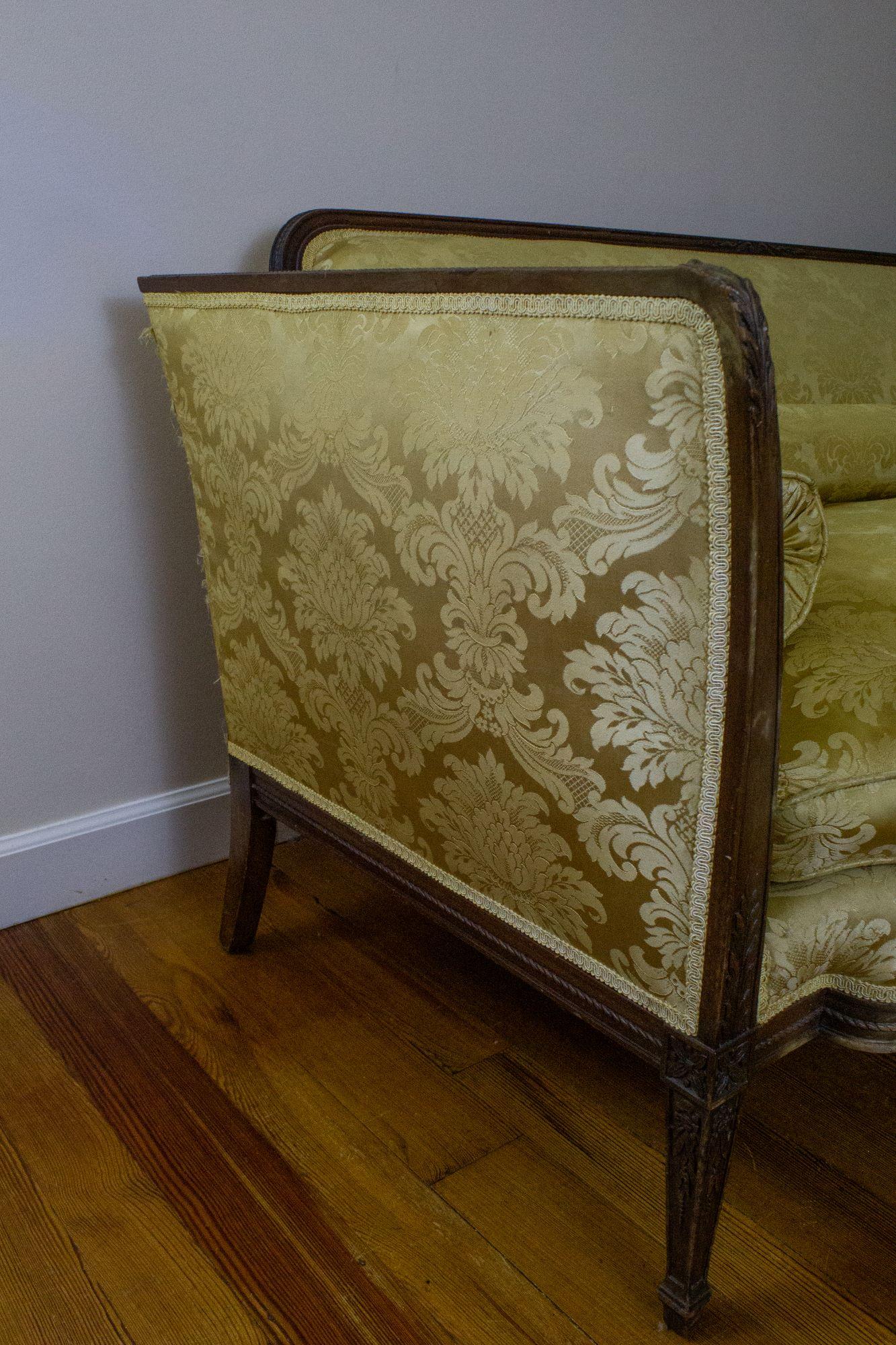 19th Century Regency Sofa with Gold Damask Upholstery and Carved Mahogany In Excellent Condition In Dublin, Dalkey