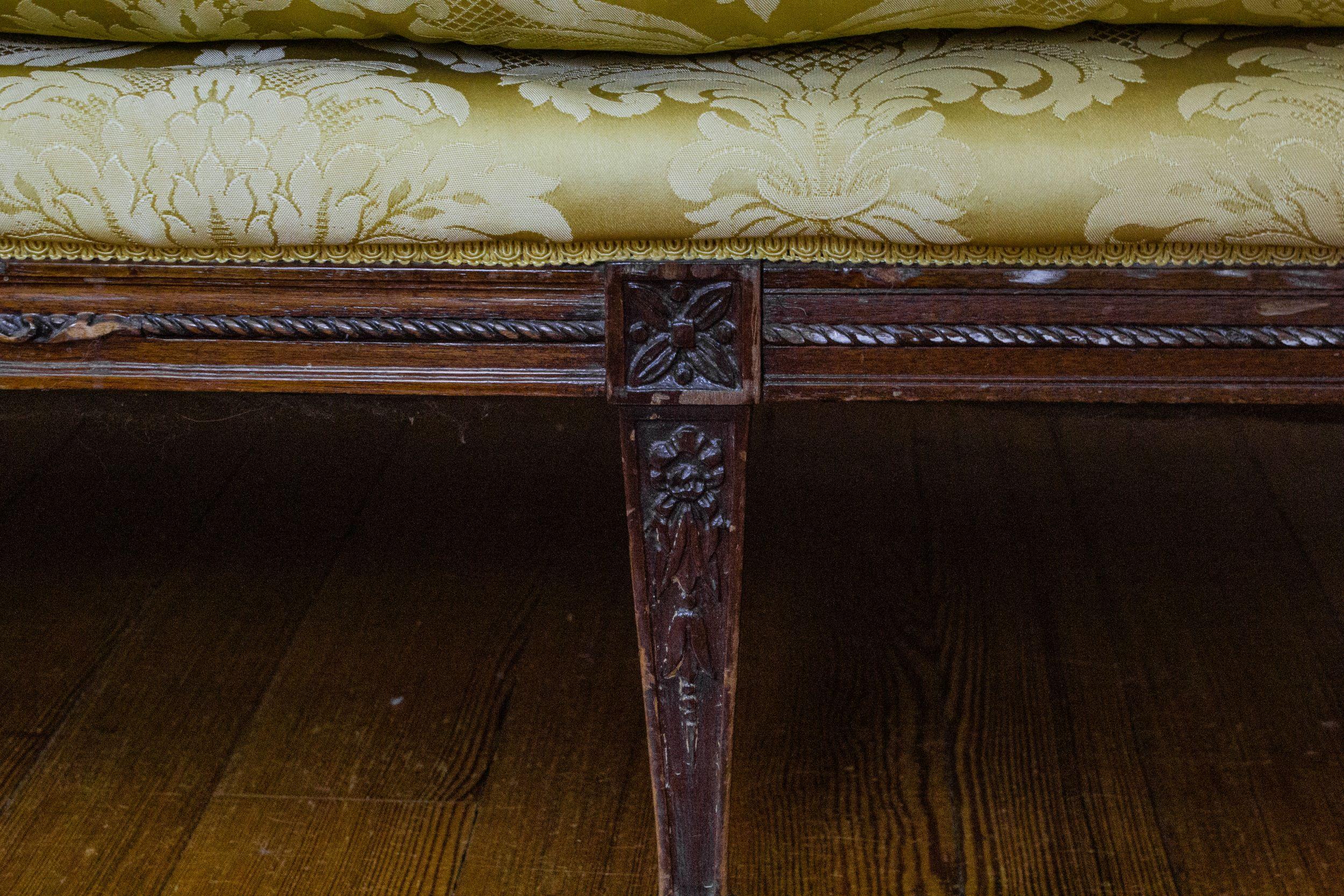 19th Century Regency Sofa with Gold Damask Upholstery and Carved Mahogany 1