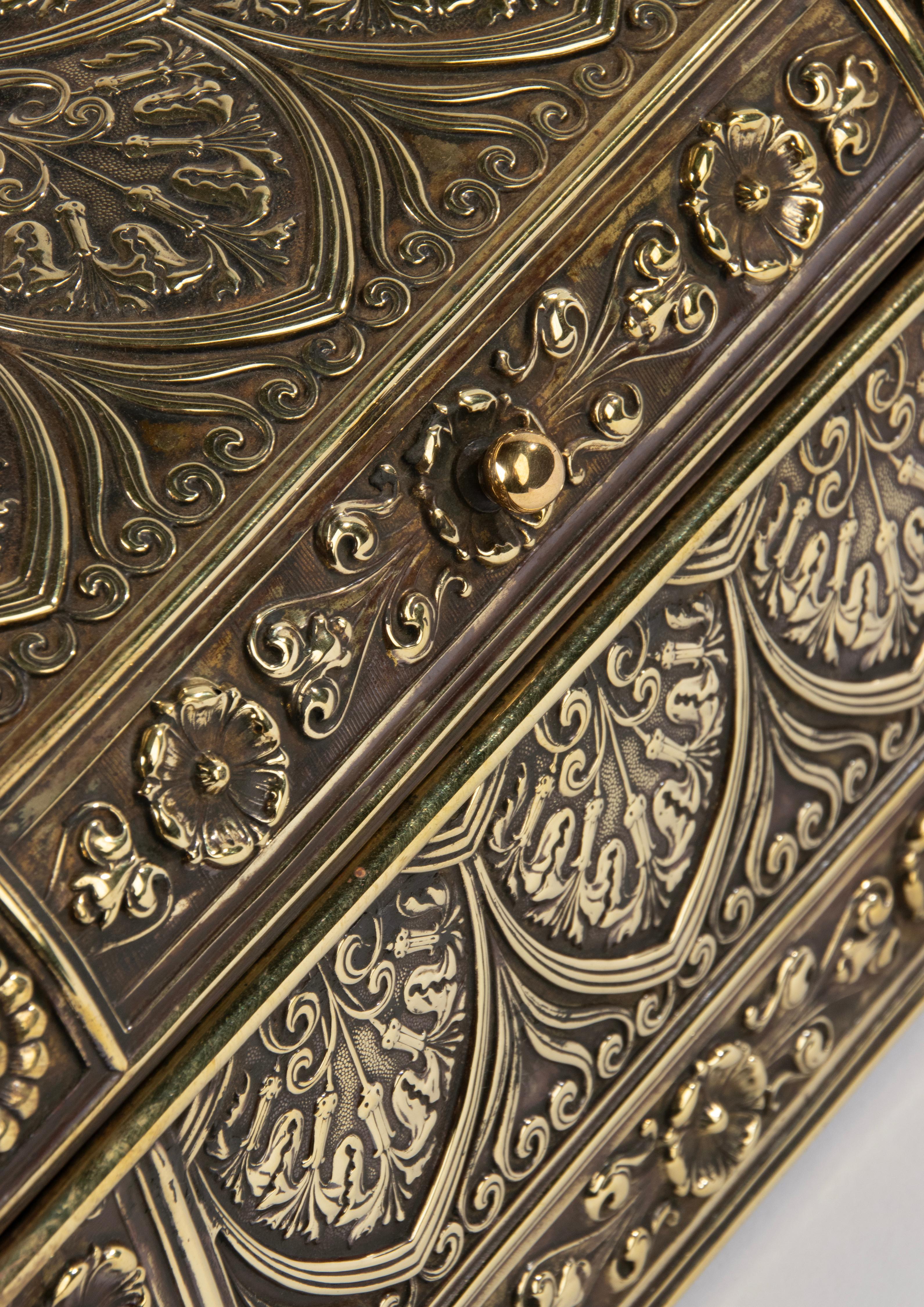 Boîte à papier en cuivre de style Régence du 19e siècle en vente 2