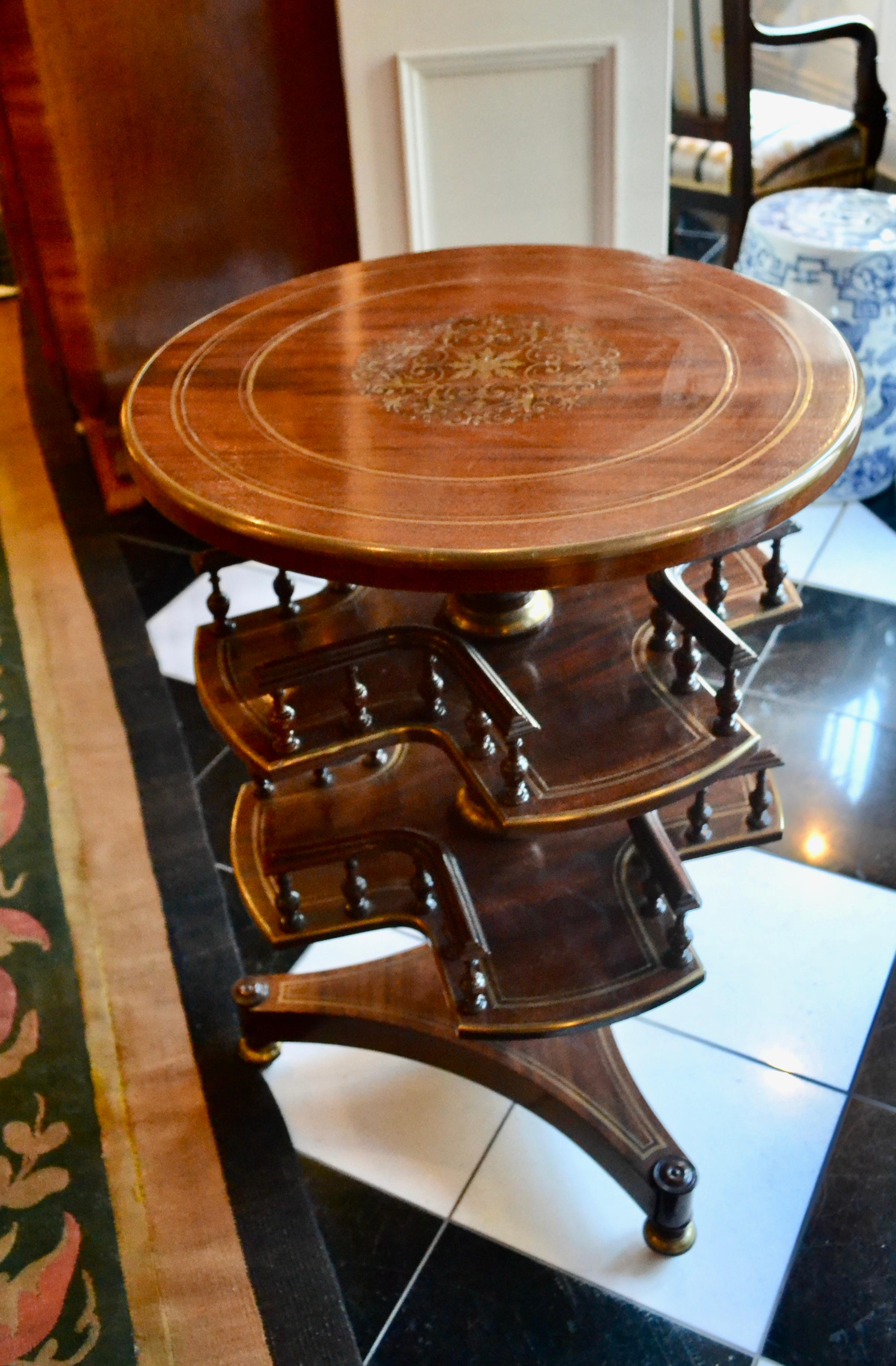 Laiton table carrousel anglaise de style Regency du 19e siècle en vente