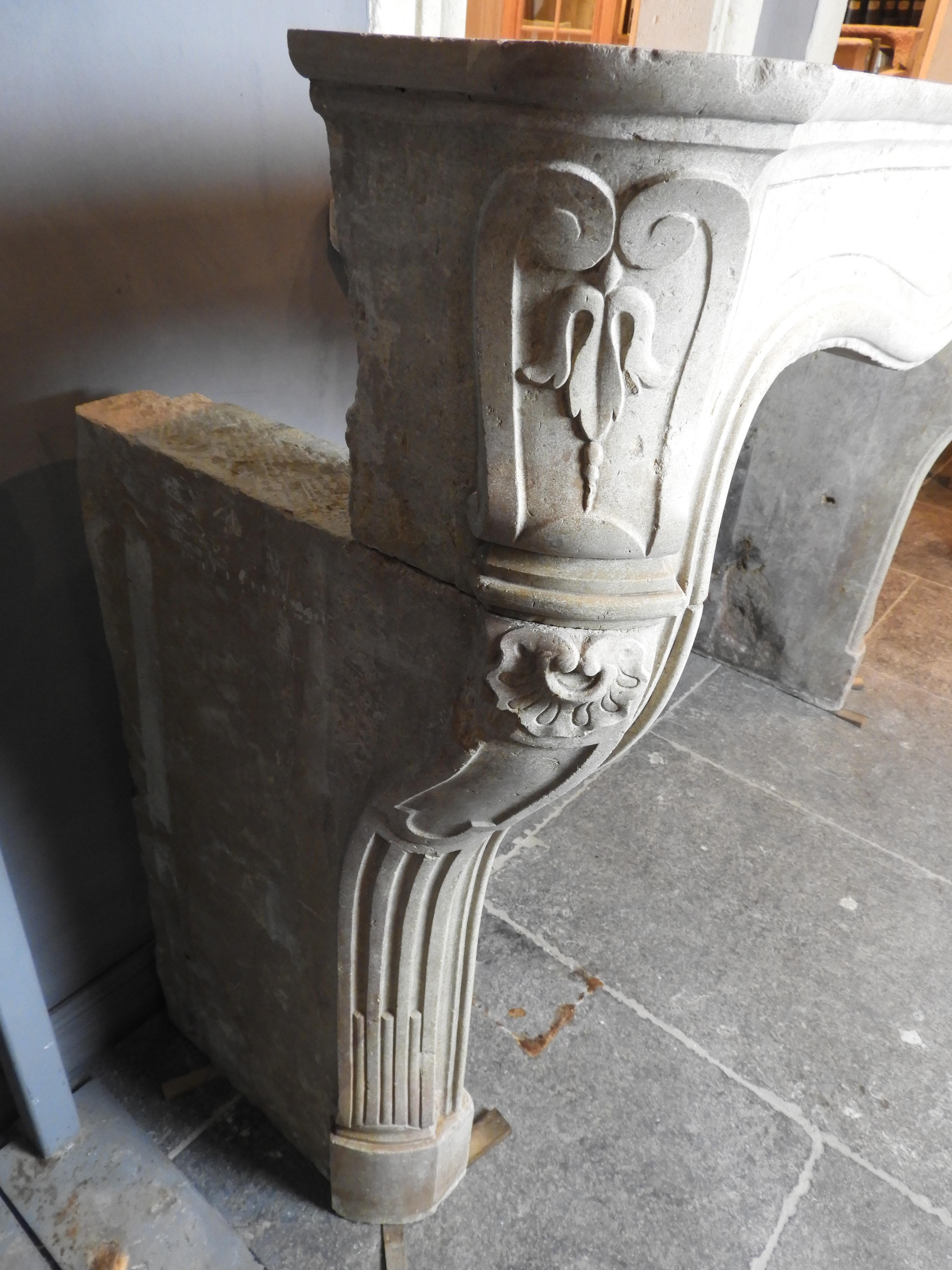 19th Century Regency Style Fireplace in Corton Stone from Burgundy For Sale 2