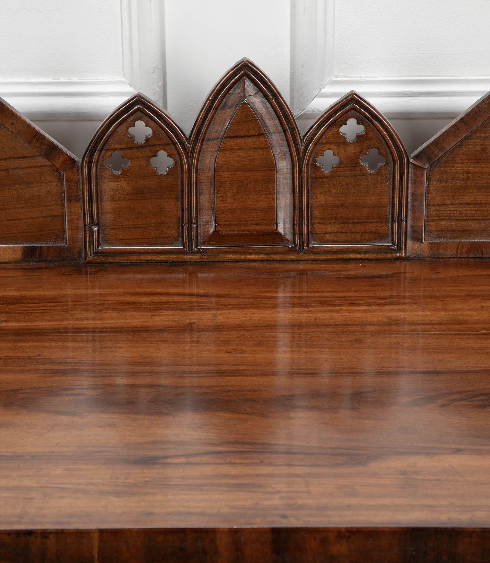 Table de service Goncalo Alves de style Régence du 19ème siècle en vente 6