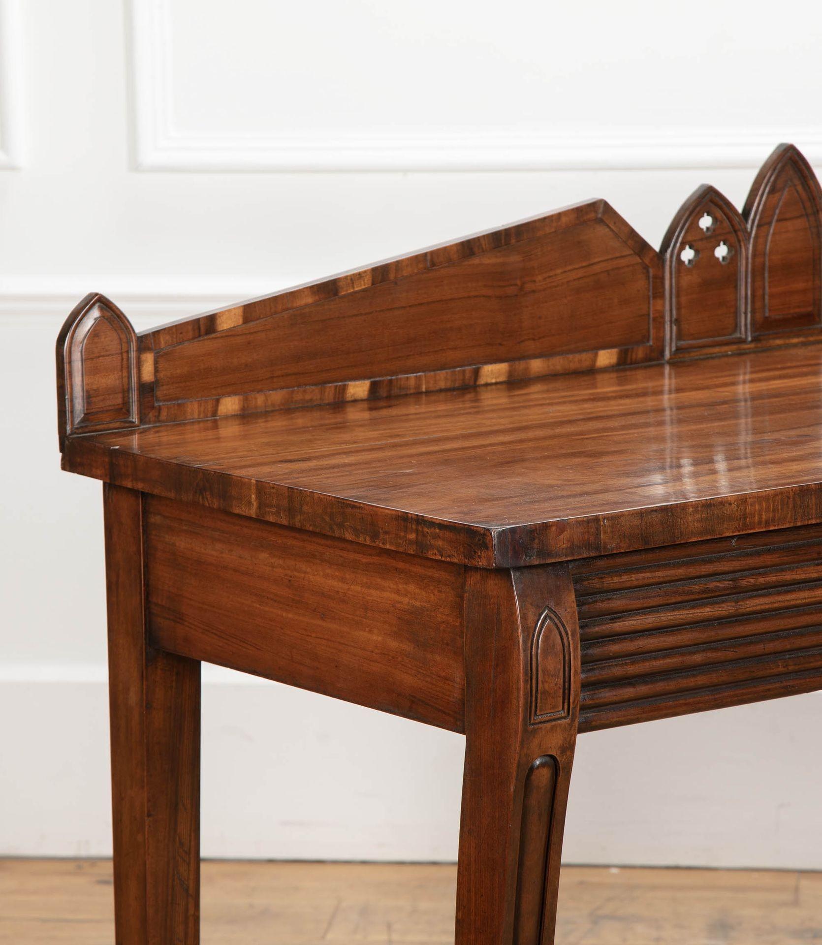 XIXe siècle Table de service Goncalo Alves de style Régence du 19ème siècle en vente