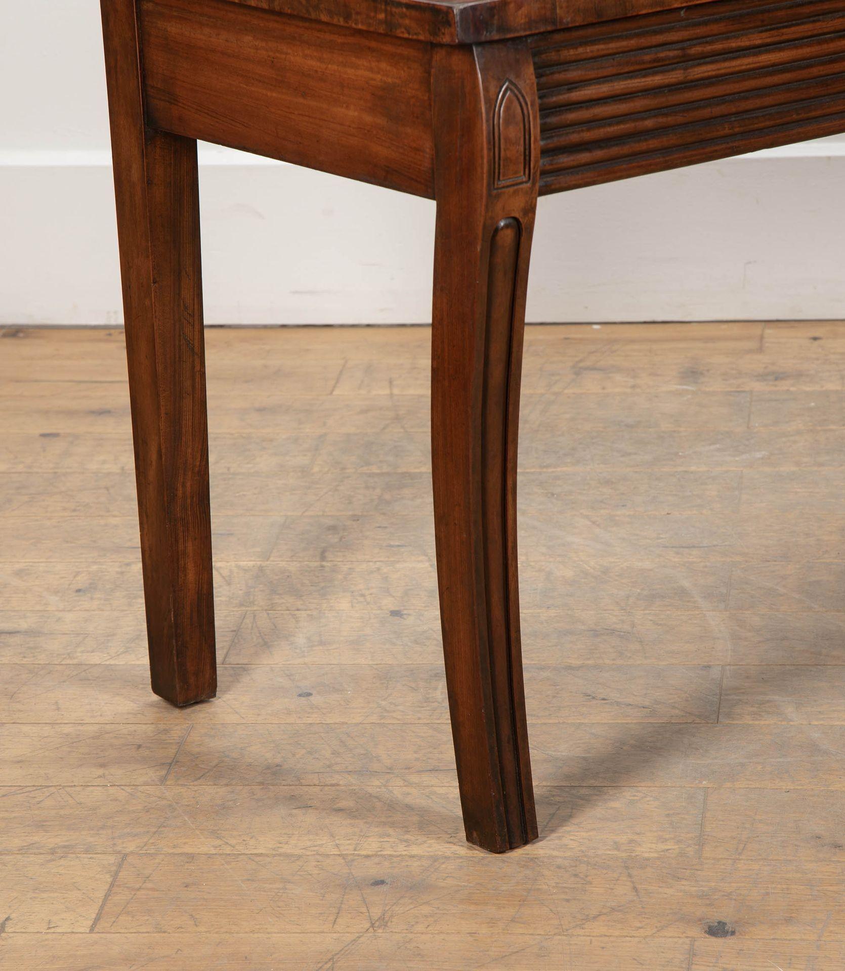 Bois Table de service Goncalo Alves de style Régence du 19ème siècle en vente