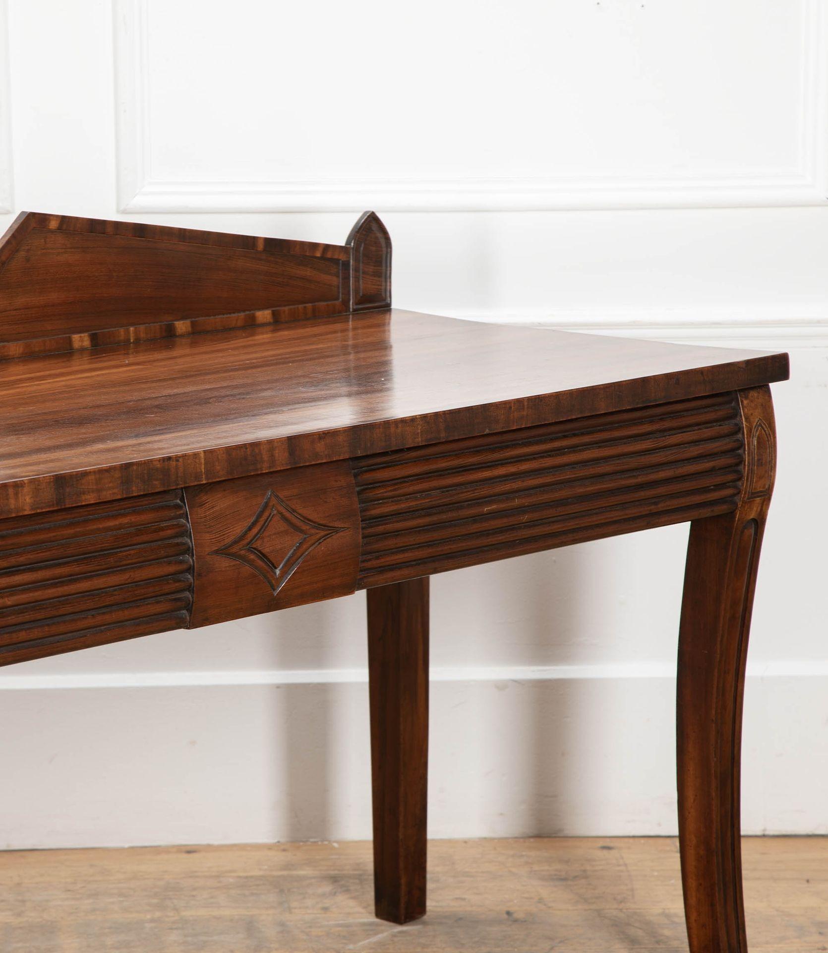 Table de service Goncalo Alves de style Régence du 19ème siècle en vente 1