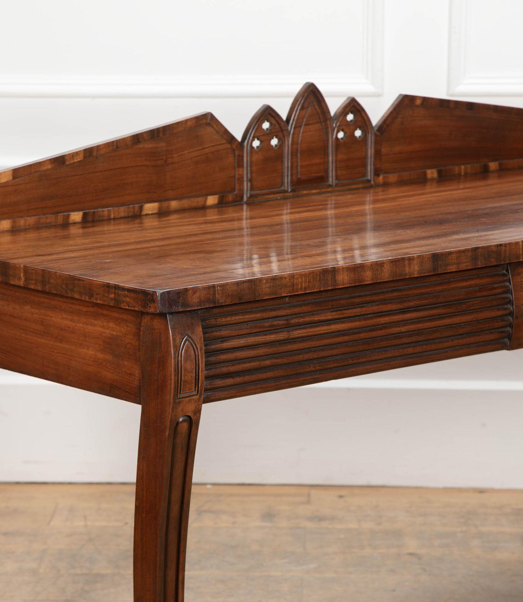 Table de service Goncalo Alves de style Régence du 19ème siècle en vente 2