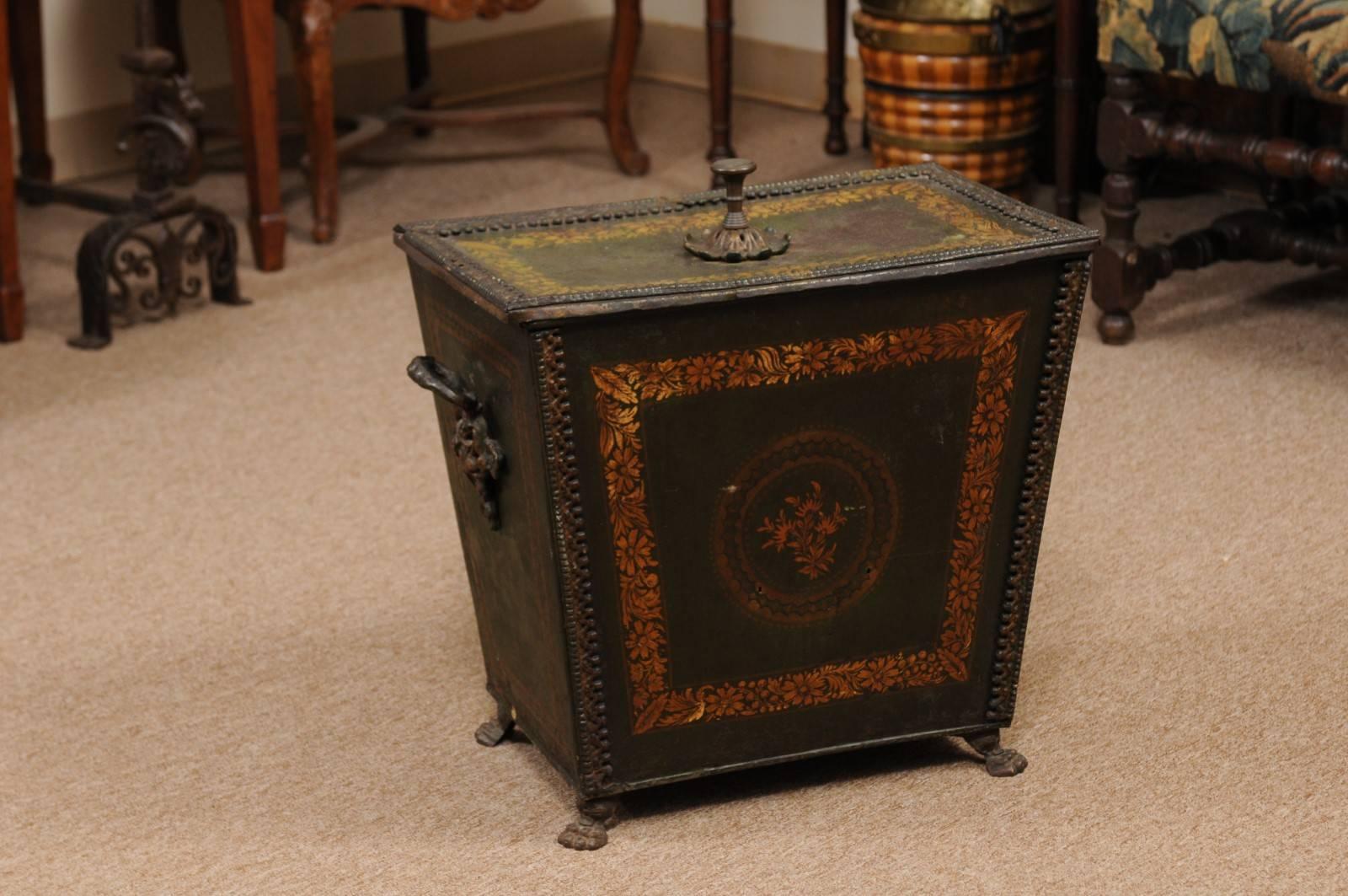 Regency style green painted coal hod with lid and gilt decoration, England 19th century.