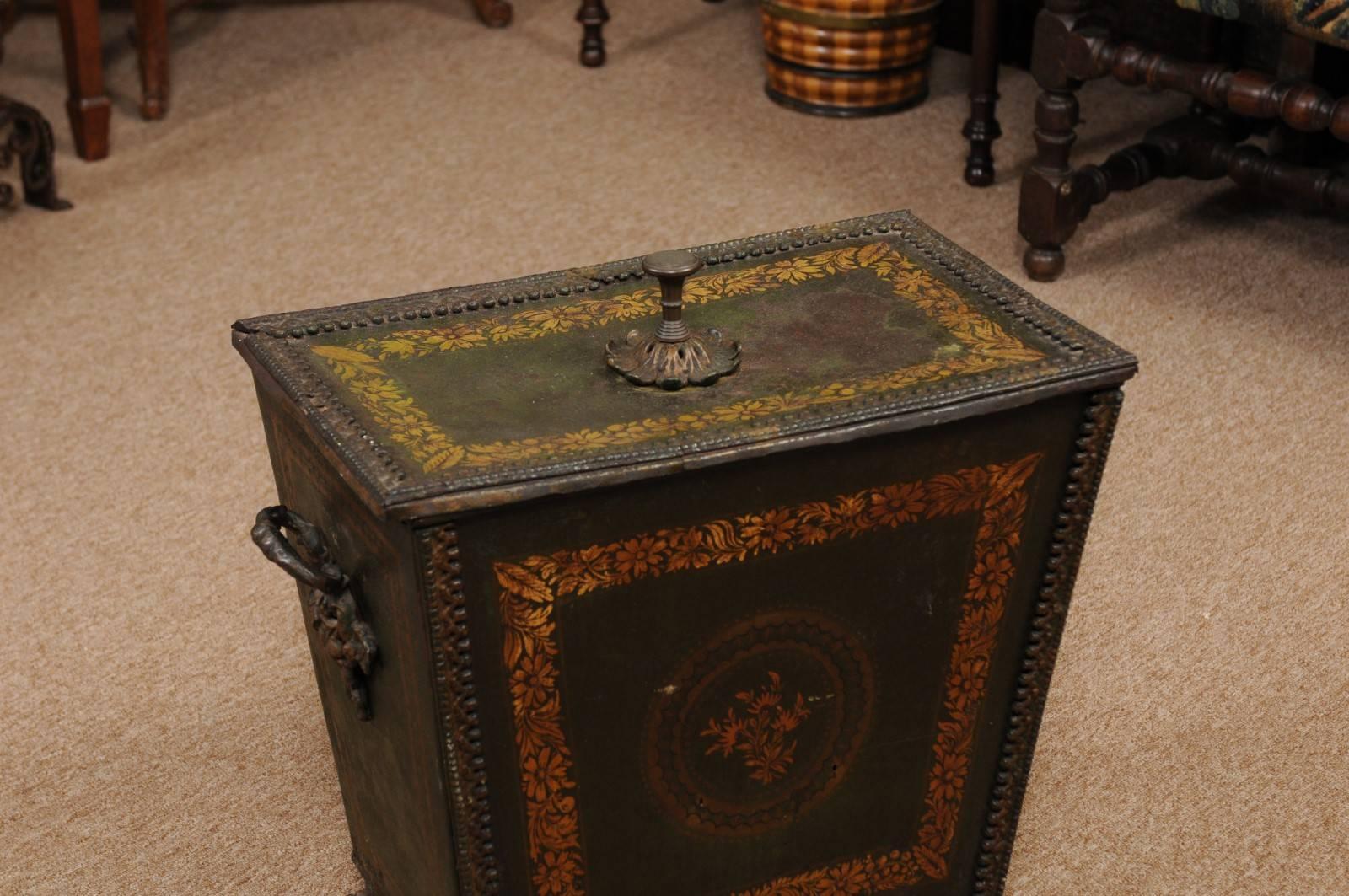19th Century Regency Style Green Painted Coal Hod with Gilt Decoration In Good Condition In Atlanta, GA