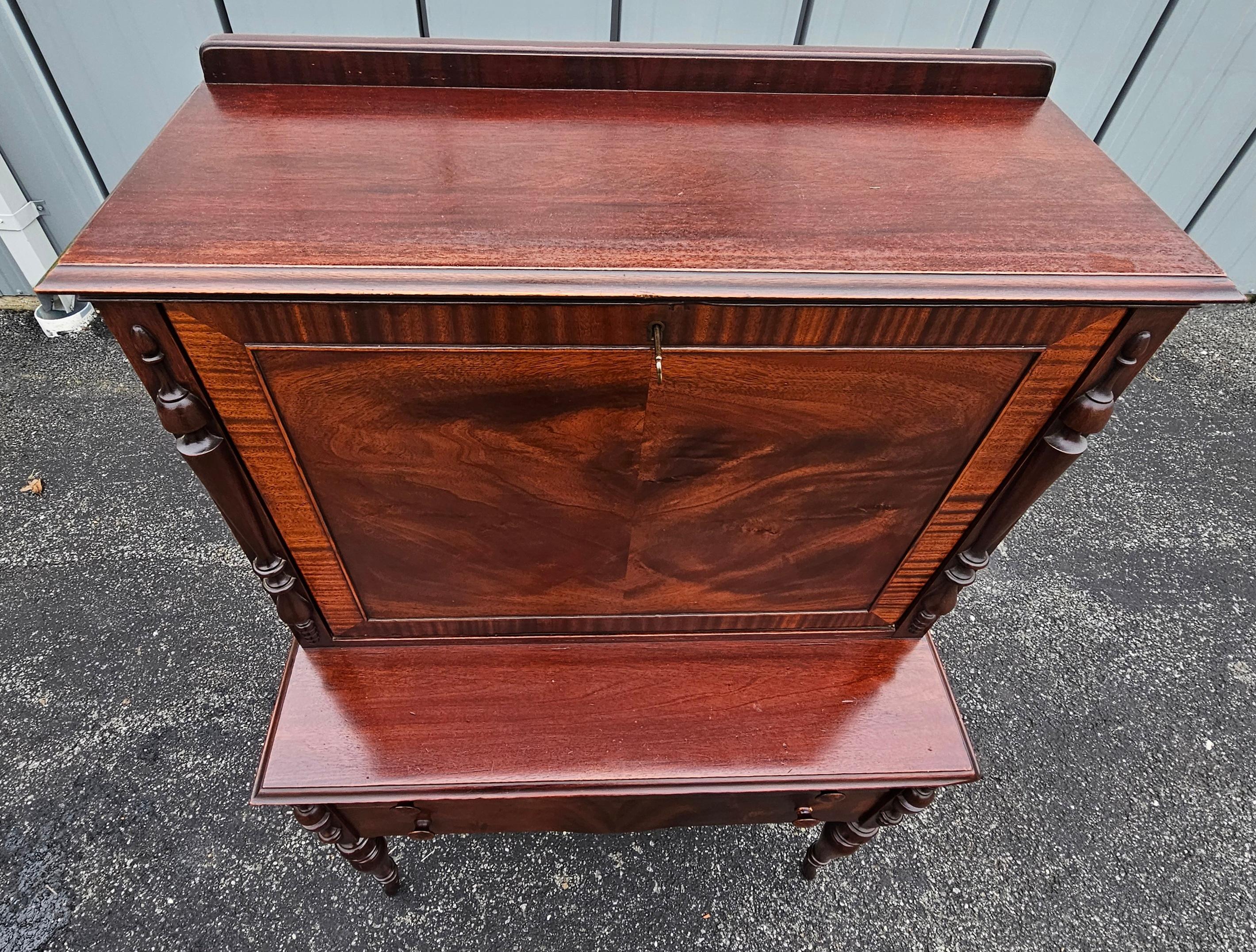 Scrivania in stile Regency del XIX secolo, in mogano, con fronte a caduta, per i librai In condizioni buone in vendita a Germantown, MD
