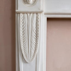 Cheminée en marbre blanc de style Régence du 19e siècle