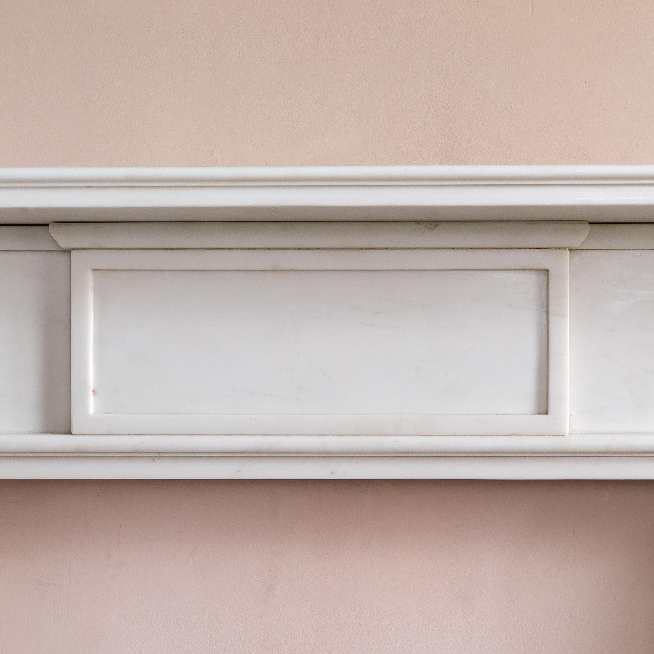 Marmo 19th Century Regency Style White Marble Fireplace in vendita