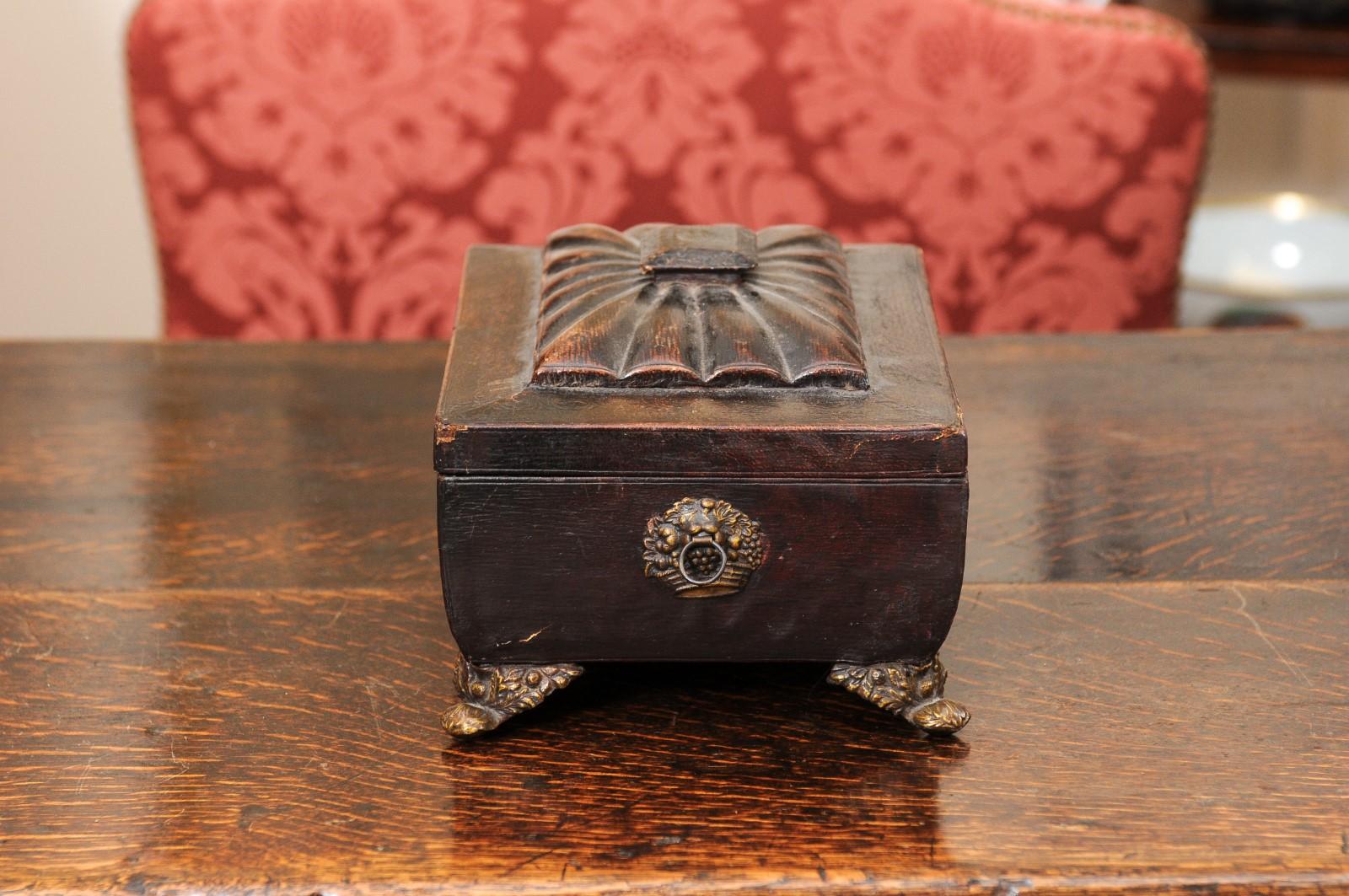 Boîte de travail en cuir toilé de style Régence du 19e siècle en vente 8
