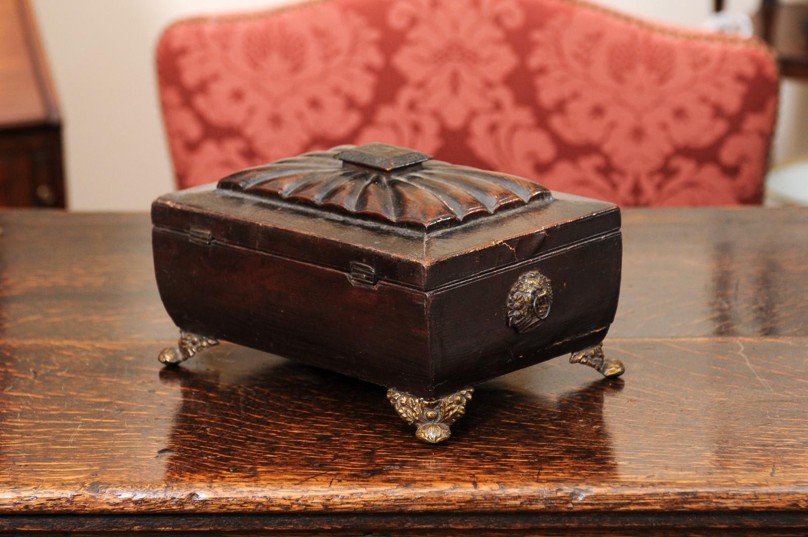 Boîte de travail en cuir toilé de style Régence du 19e siècle en vente 4