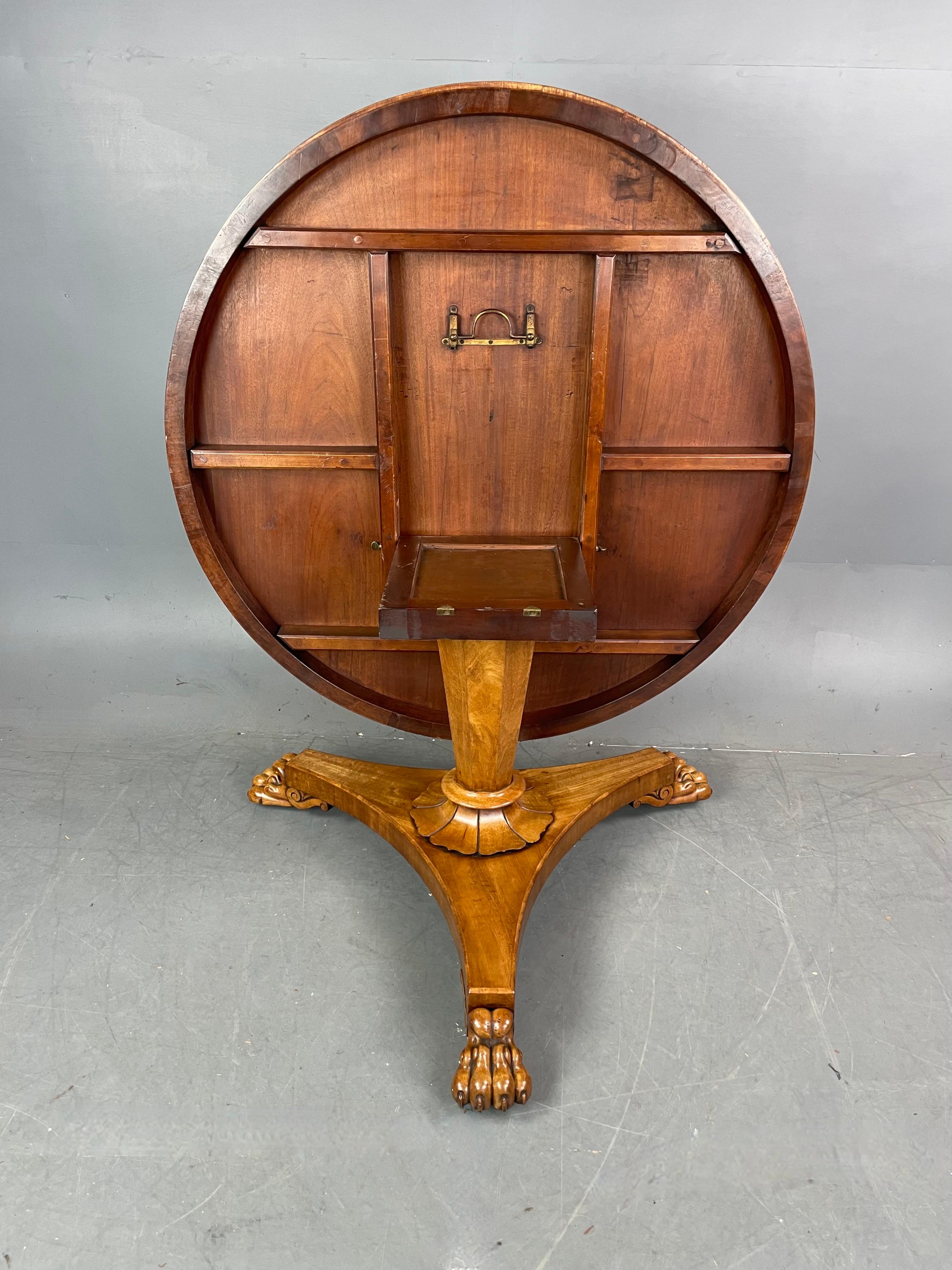 19th century Regency walnut centre table  For Sale 1