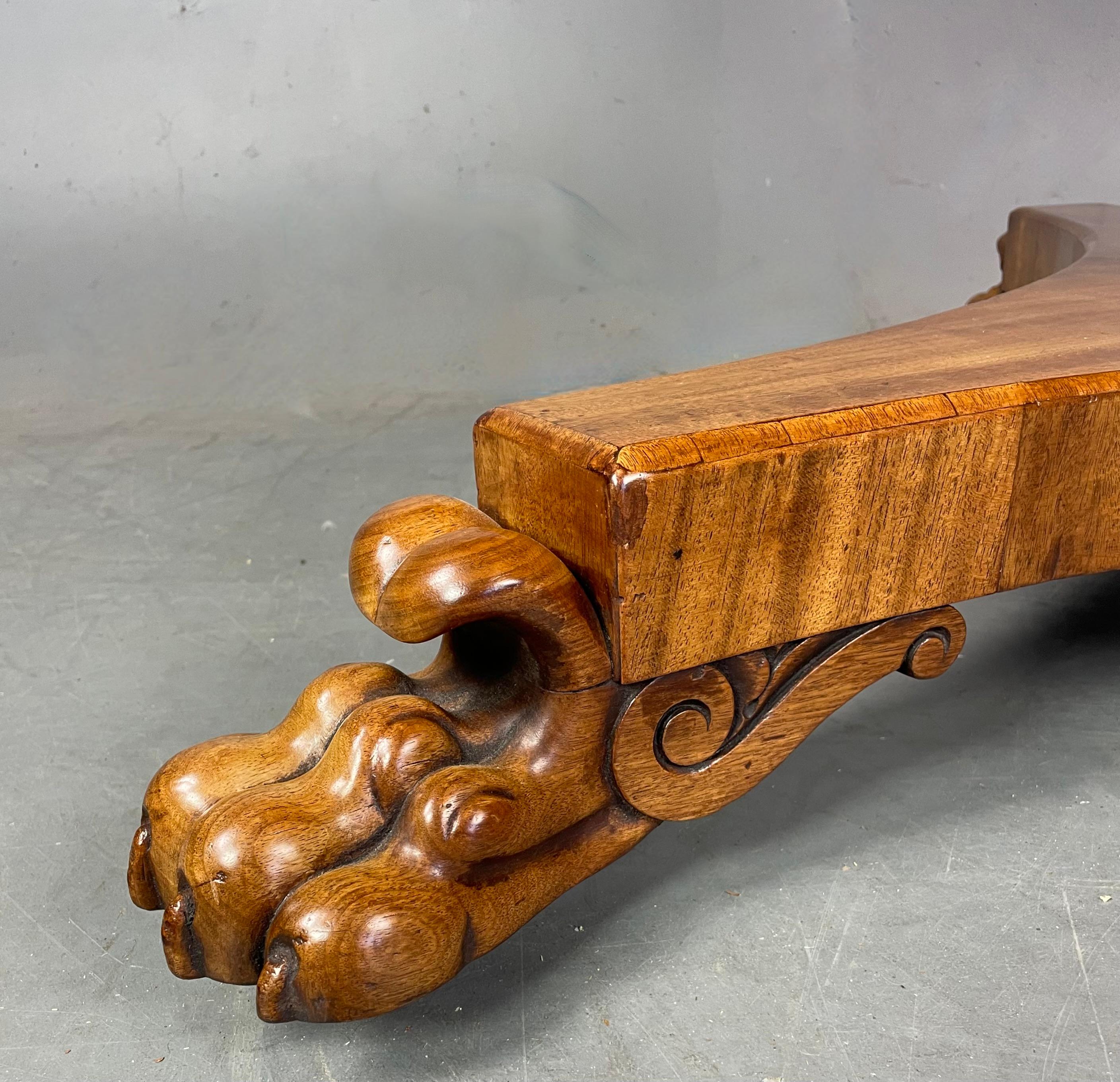 19th century Regency walnut centre table  For Sale 2