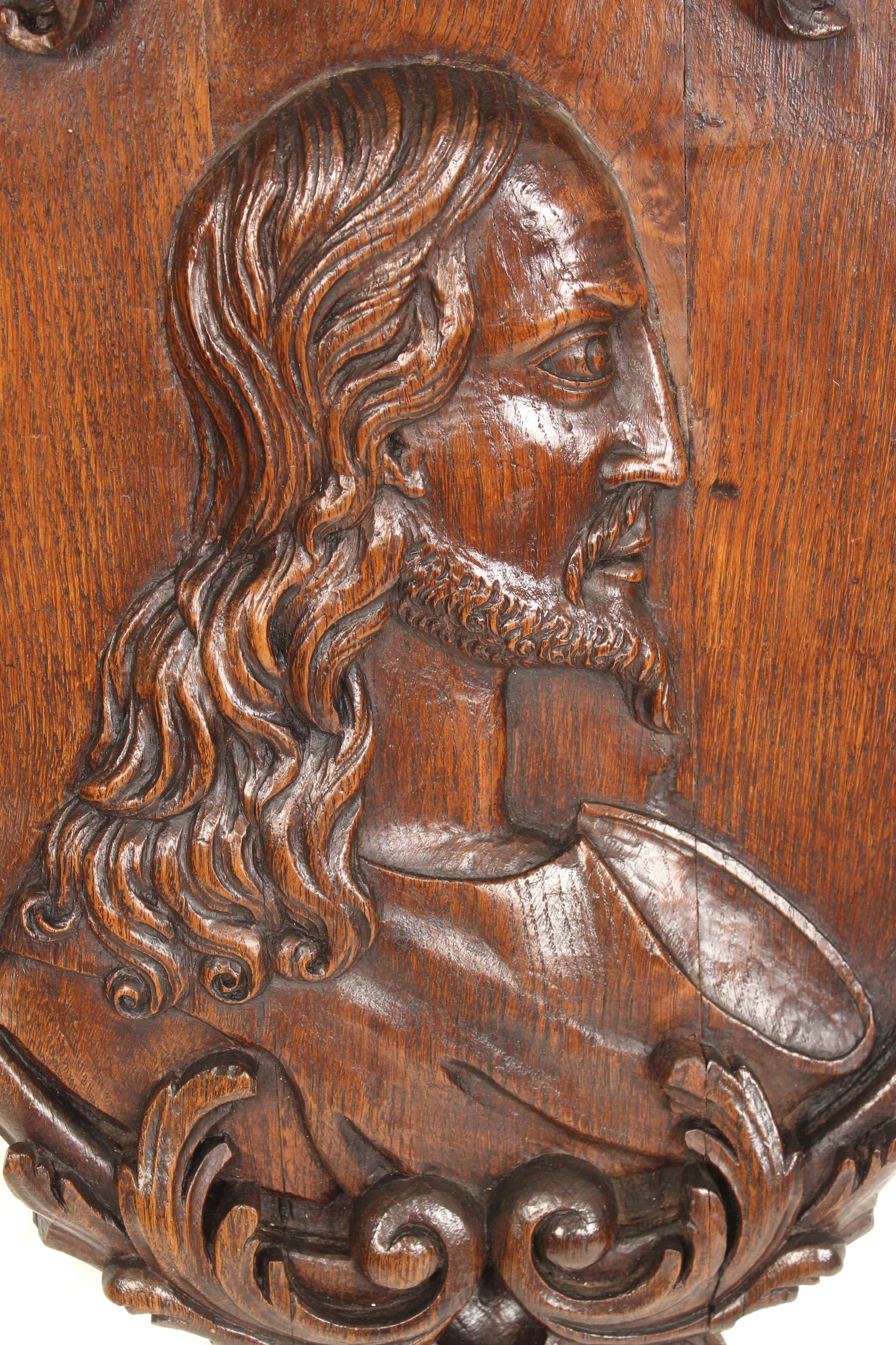 Européen Sculpture religieuse en bois du XIXe siècle en vente