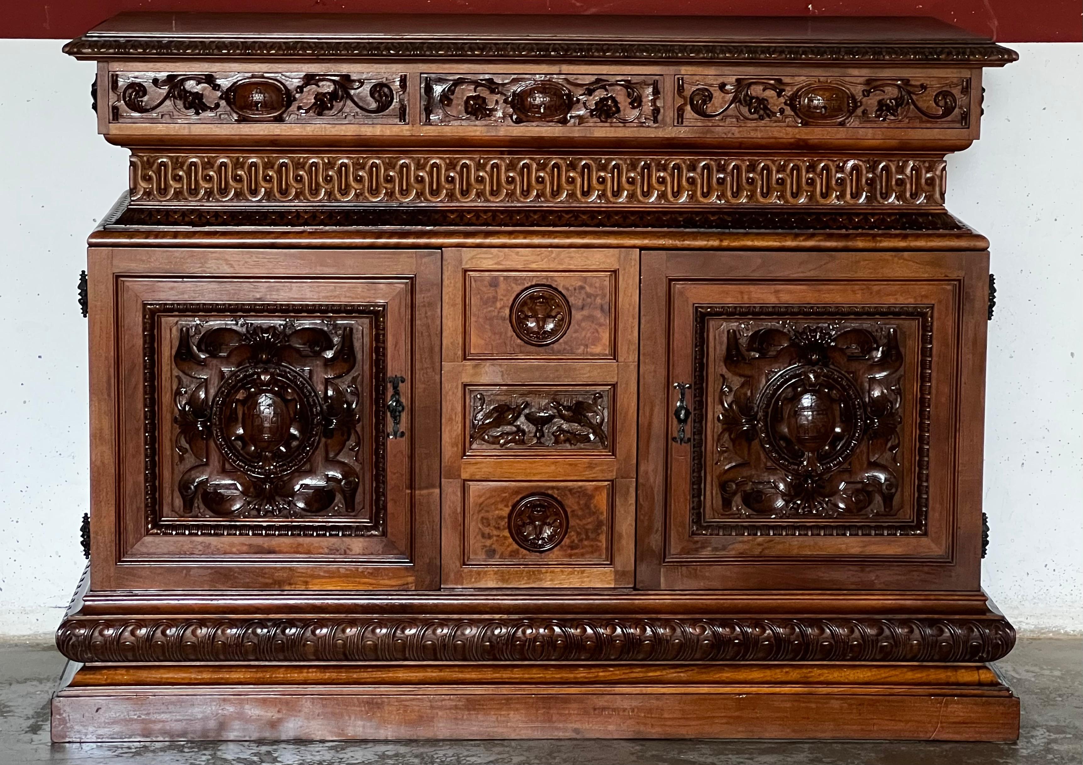 Entirely made of walnut carved with great artistic quality. Large edges adorn the front of the furniture. Very many volutes and curls carved in the wood especially in the doors. Each panel of furniture presents a work of quality carving with floral