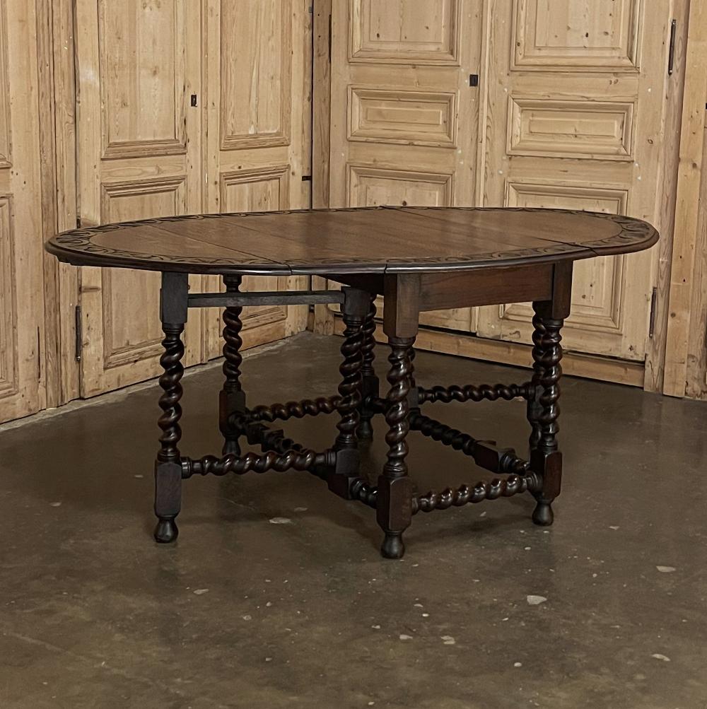 Néo-Renaissance Table Renaissance du 19ème siècle à pieds en forme de porte et à abattants en forme de torsade en vente
