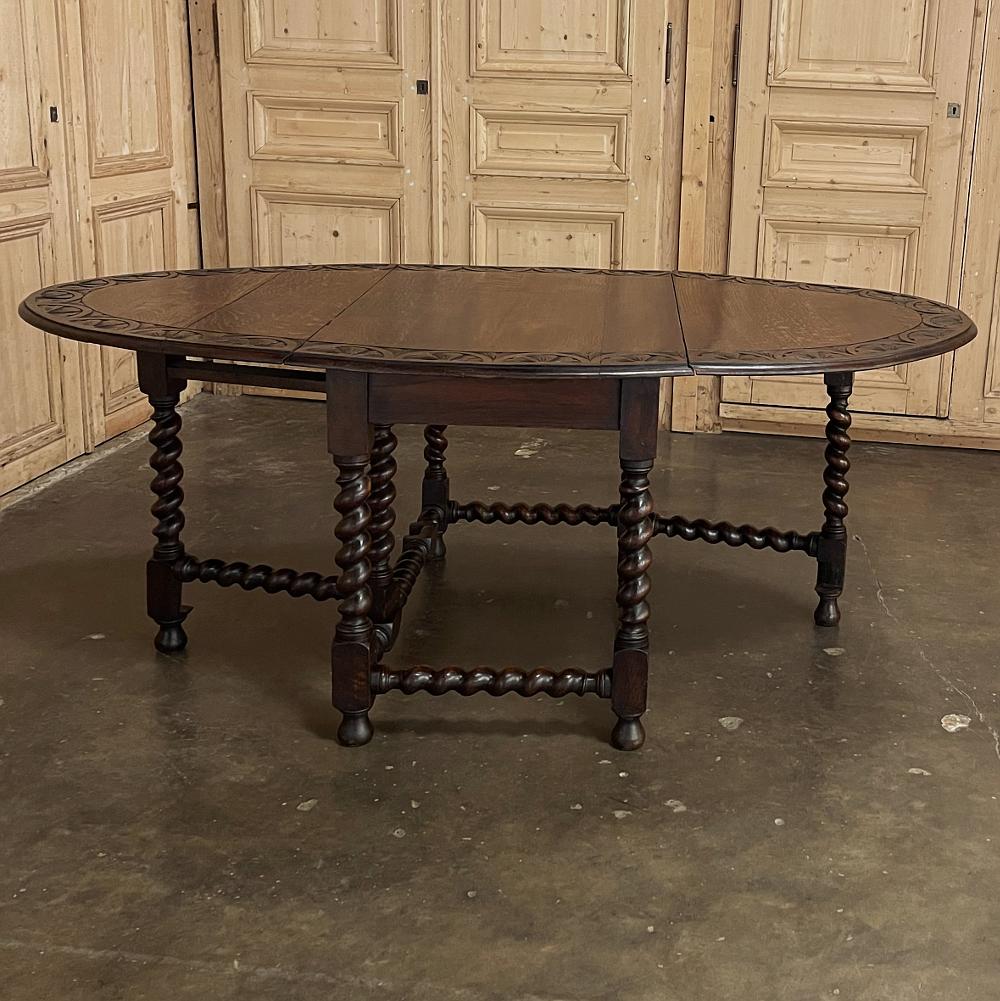 XIXe siècle Table Renaissance du 19ème siècle à pieds en forme de porte et à abattants en forme de torsade en vente