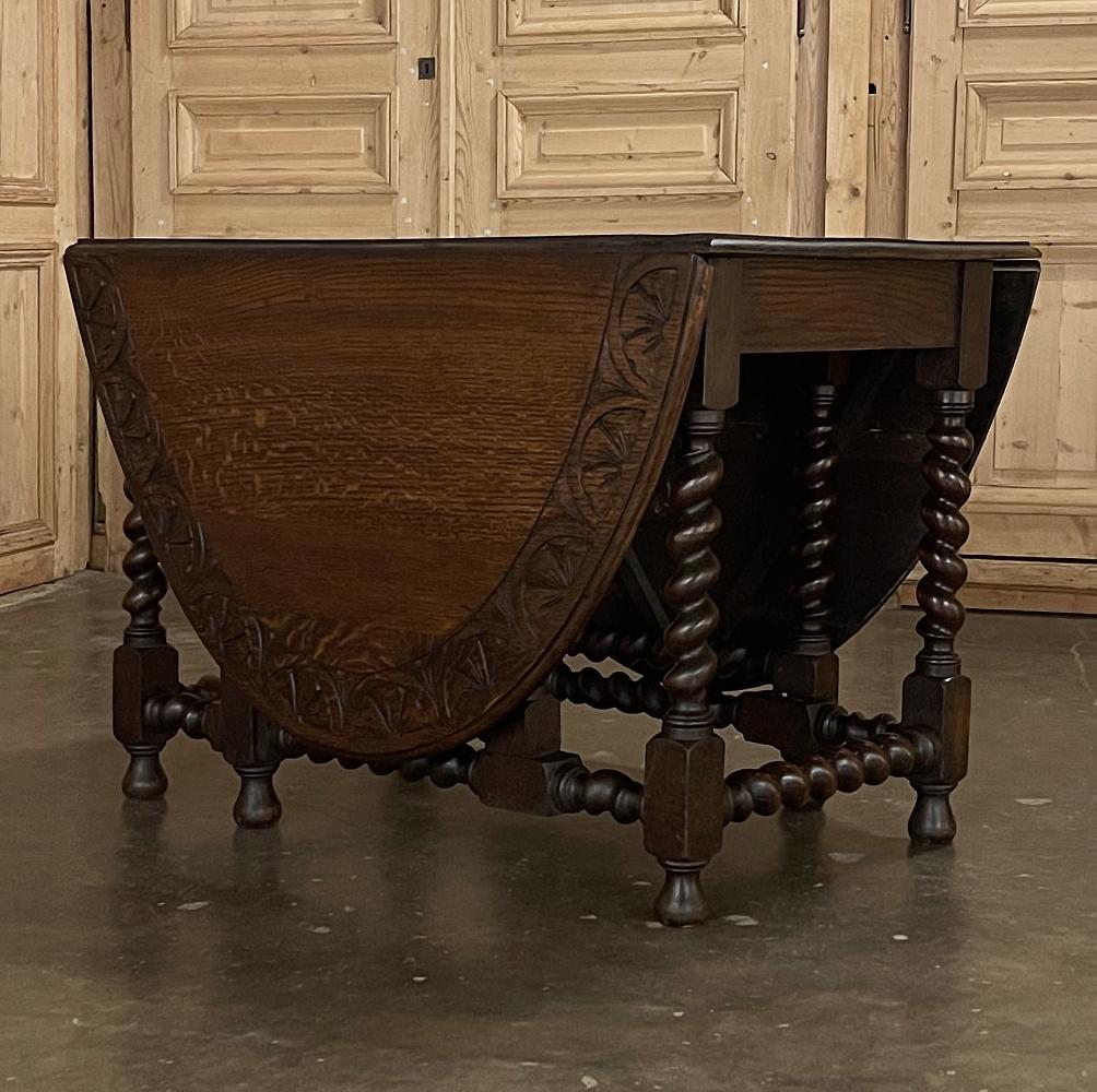 Table Renaissance du 19ème siècle à pieds en forme de porte et à abattants en forme de torsade en vente 1