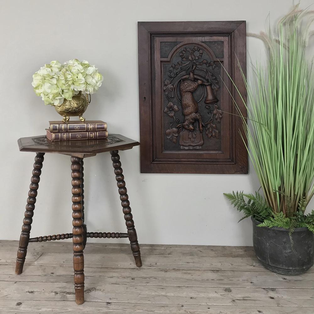 19th century renaissance hexagonal end table is a model of space efficiency, able to work in almost any seating arrangement in style! Hand carved from solid oak, it features foliates around the top edge and spooled legs and stretchers below,
circa