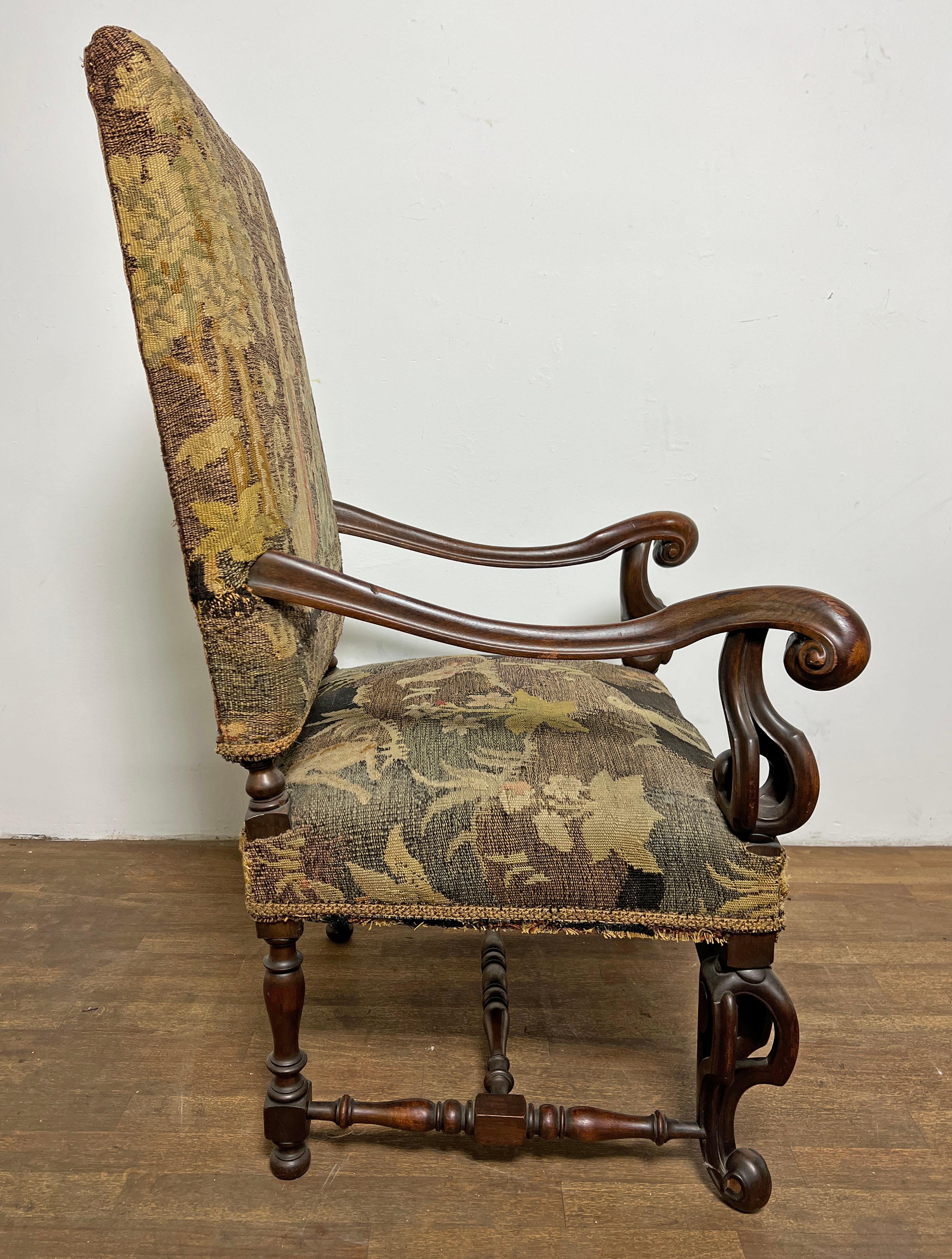 Sessel im Renaissance-Revival-Stil des 19. Jahrhunderts, gepolstert mit belgischem Wandteppich (Polster) im Angebot