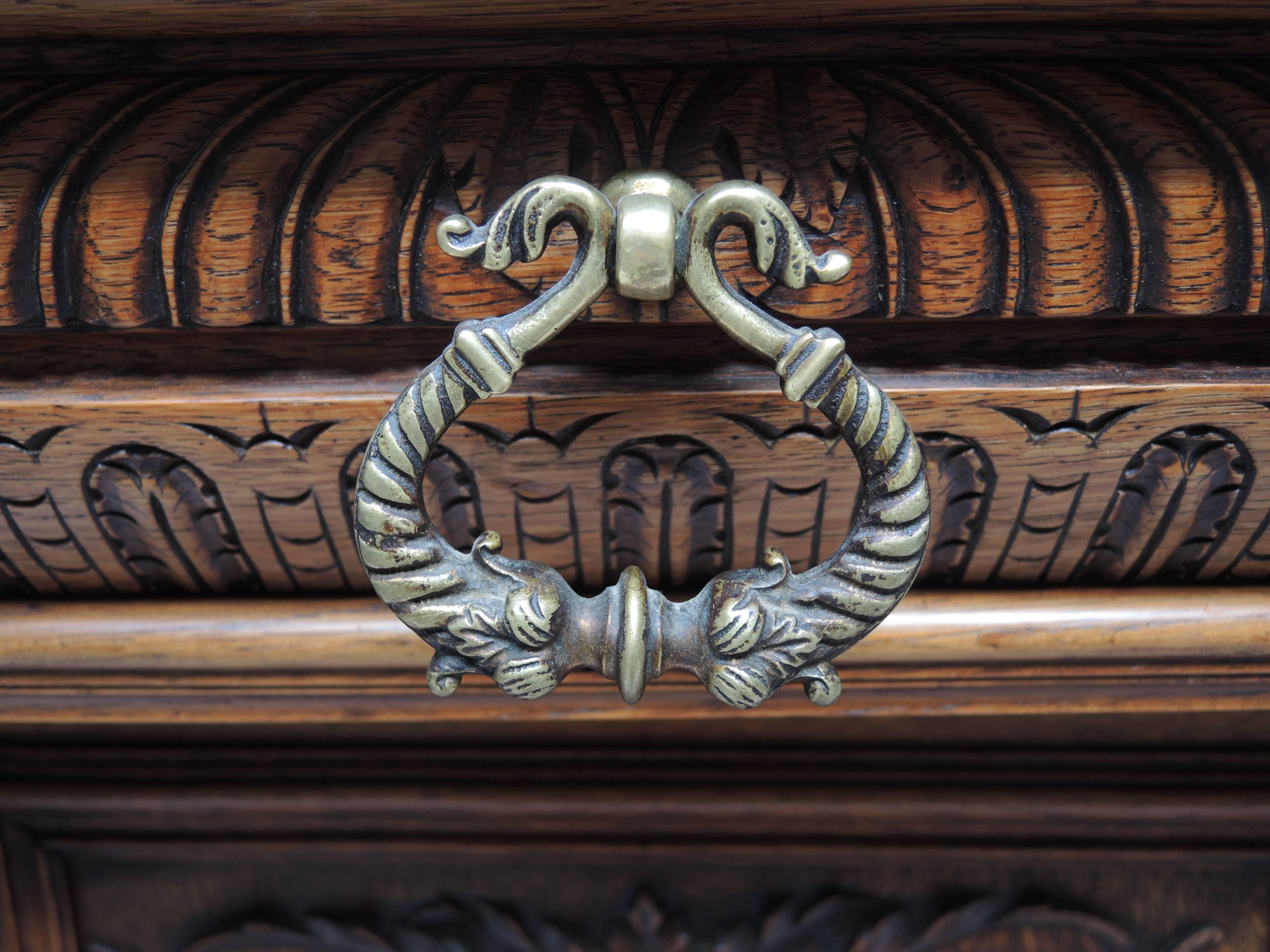 19th Century Renaissance Revival Buffet Cabinet with Ornate Carving For Sale 1