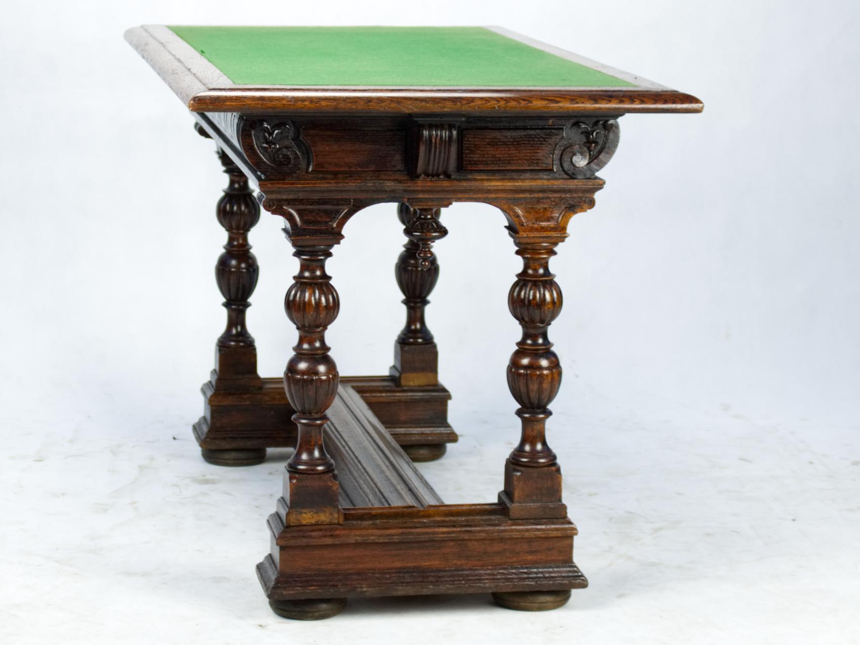 19th Century Renaissance Revival Carved Table In Good Condition In Lucenec, SK